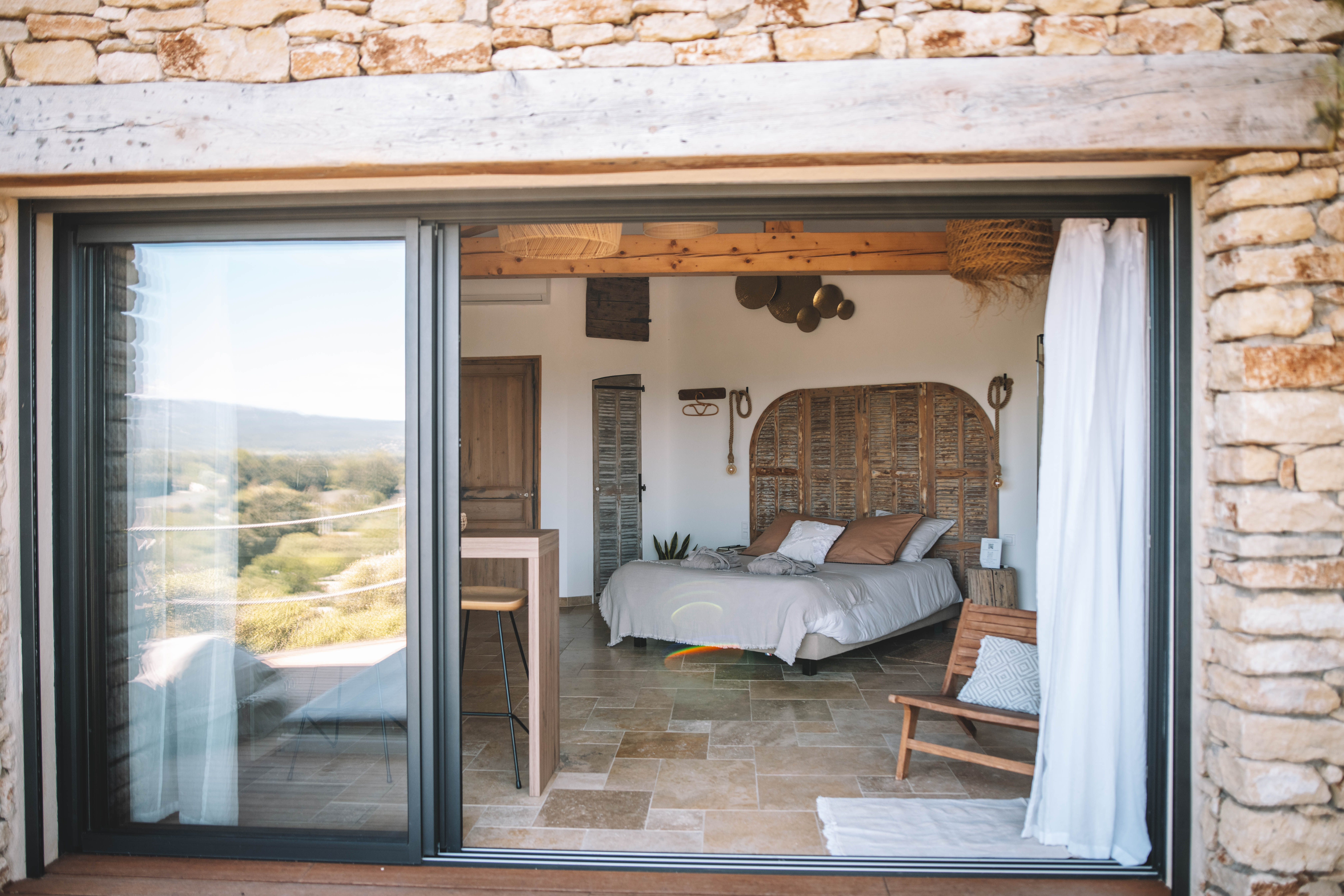 LE CABANON 2.42 — Cabanon avec spa et vue imprenable à Vaucluse à Fontaine-de-Vaucluse — cuisine