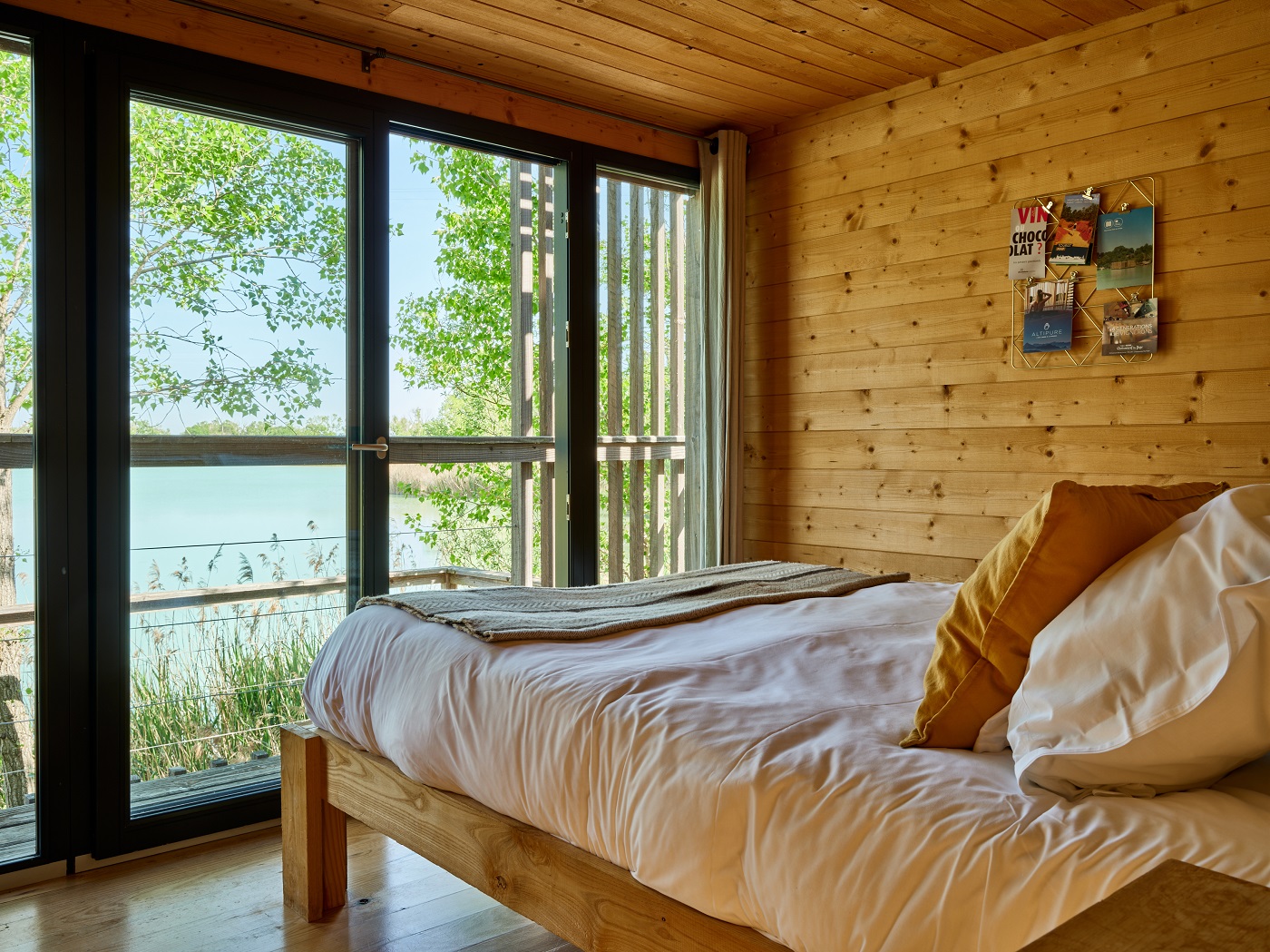 Cabane Spa Cigale : une évasion sur pilotis en Provence à Sorgues — salle de bain