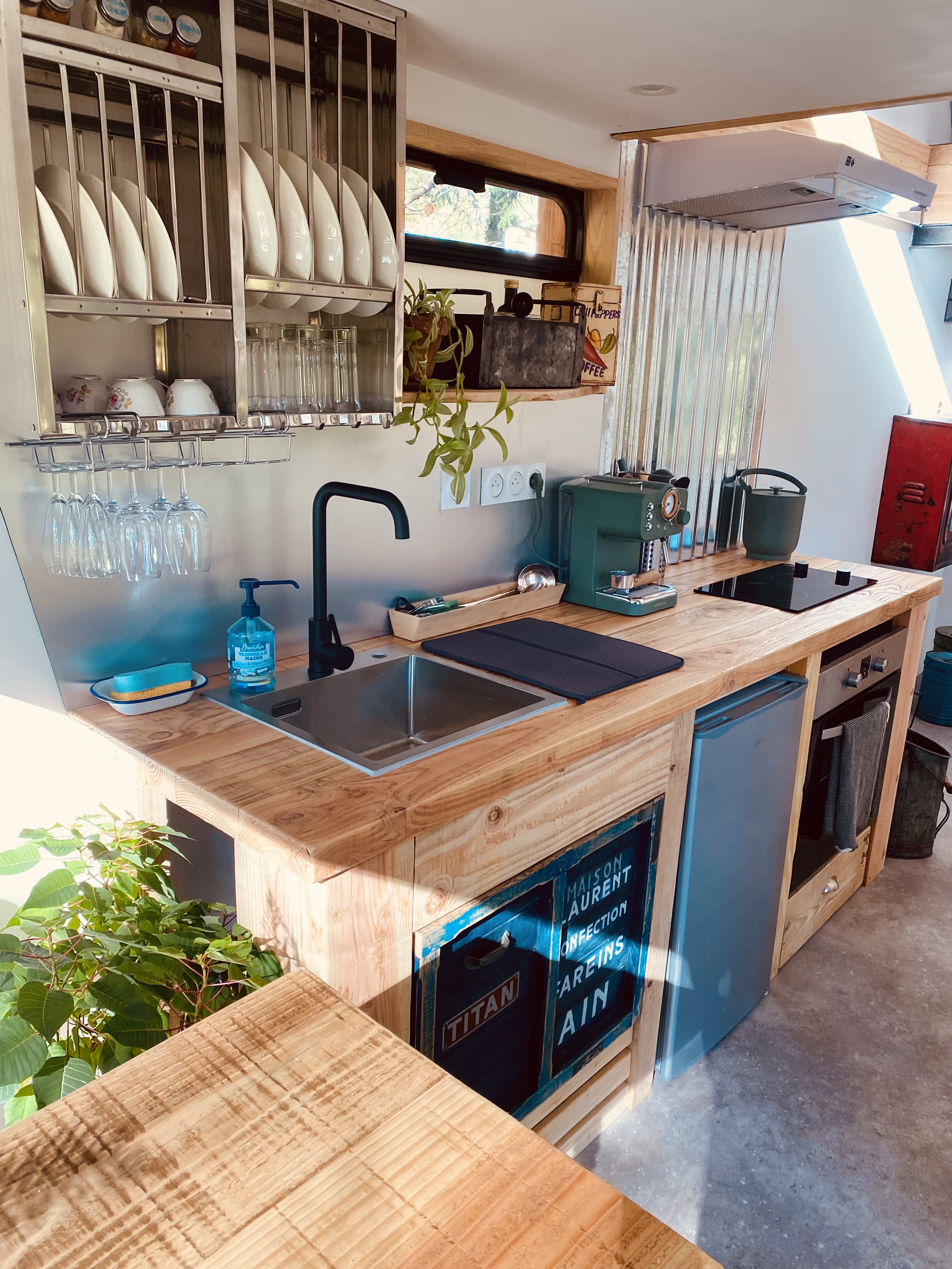 La Cabion — Tiny House avec spa à Gard à Nîmes — cuisine
