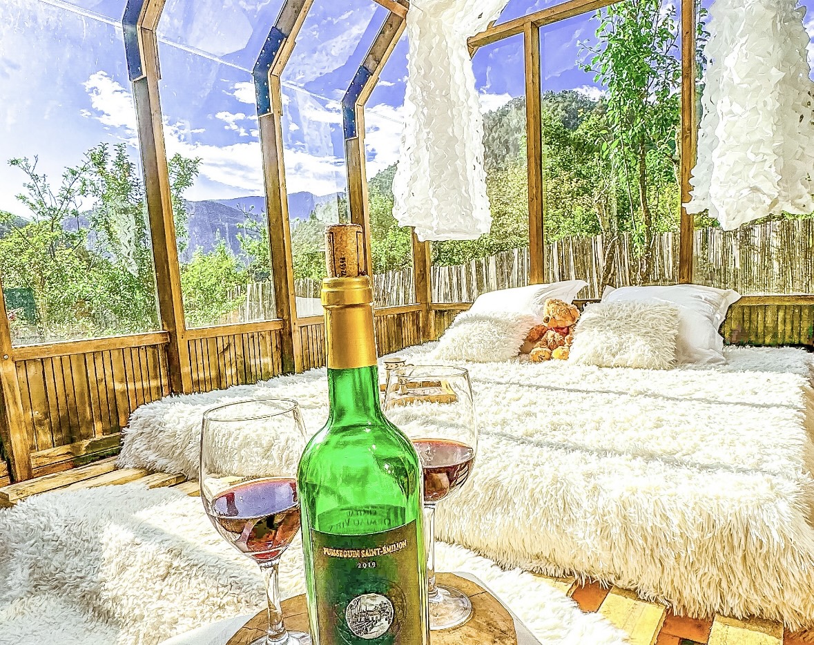 Chalet en verre sous une pluie d’étoiles : une expérience unique en Provence