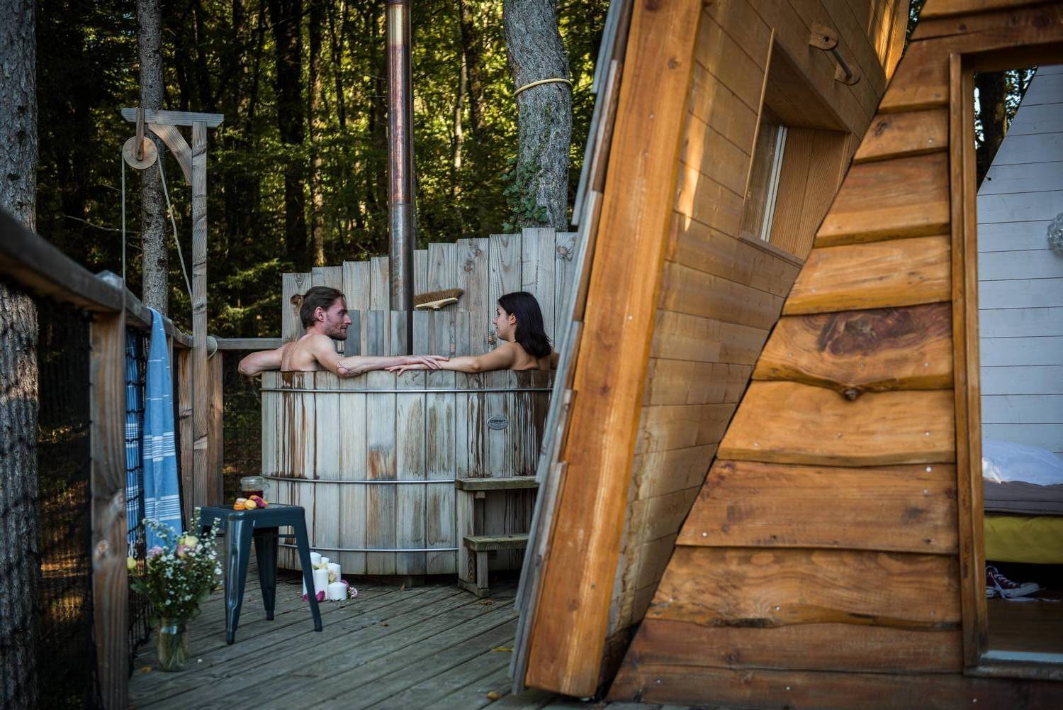 Cabane Spa Belle étoile : une immersion dans les arbres à Lanouaille — vue intérieure