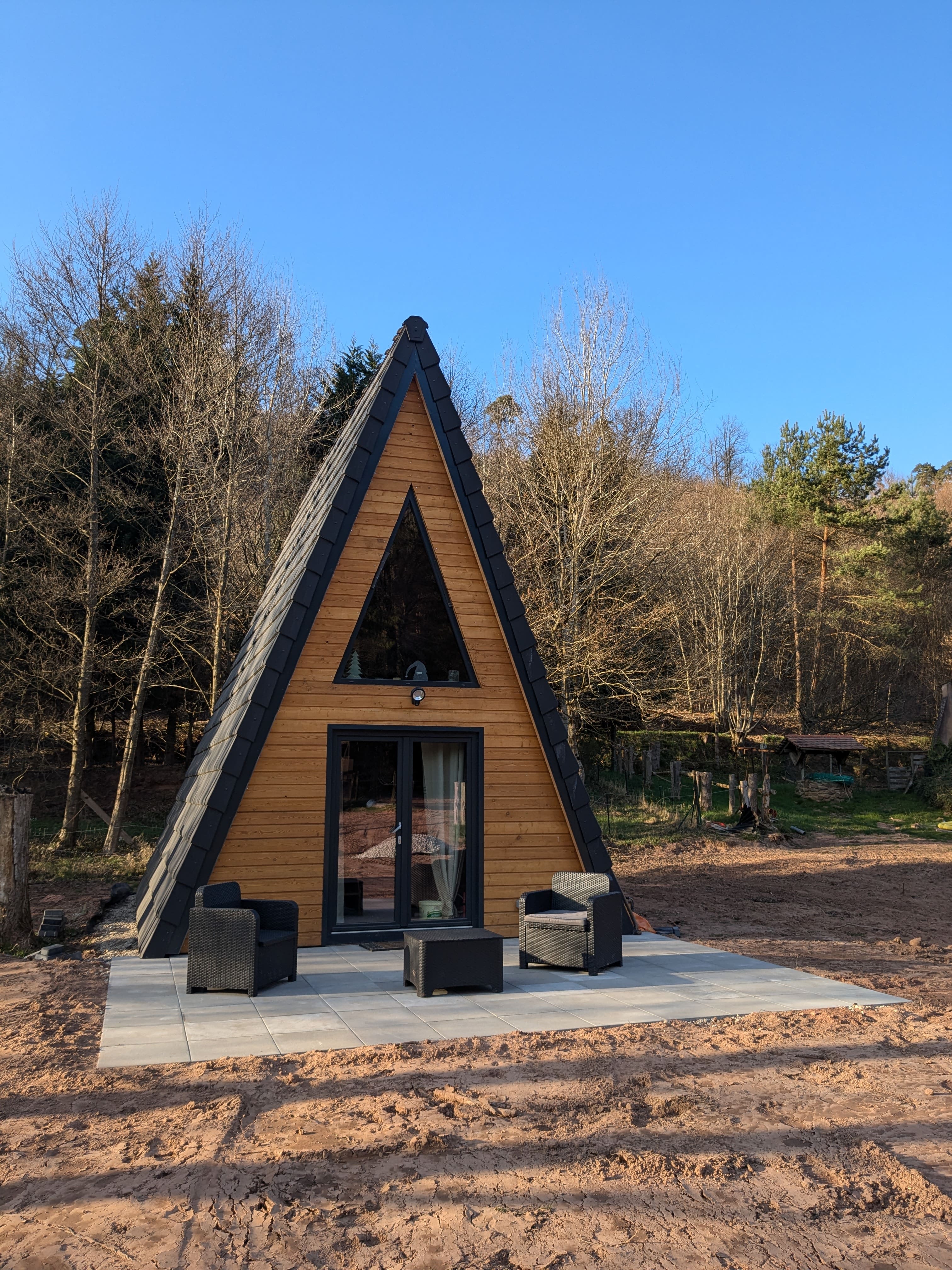 Le petit sabotier — Cabane avec vue sur la forêt en Moselle à Metz — environnement naturel