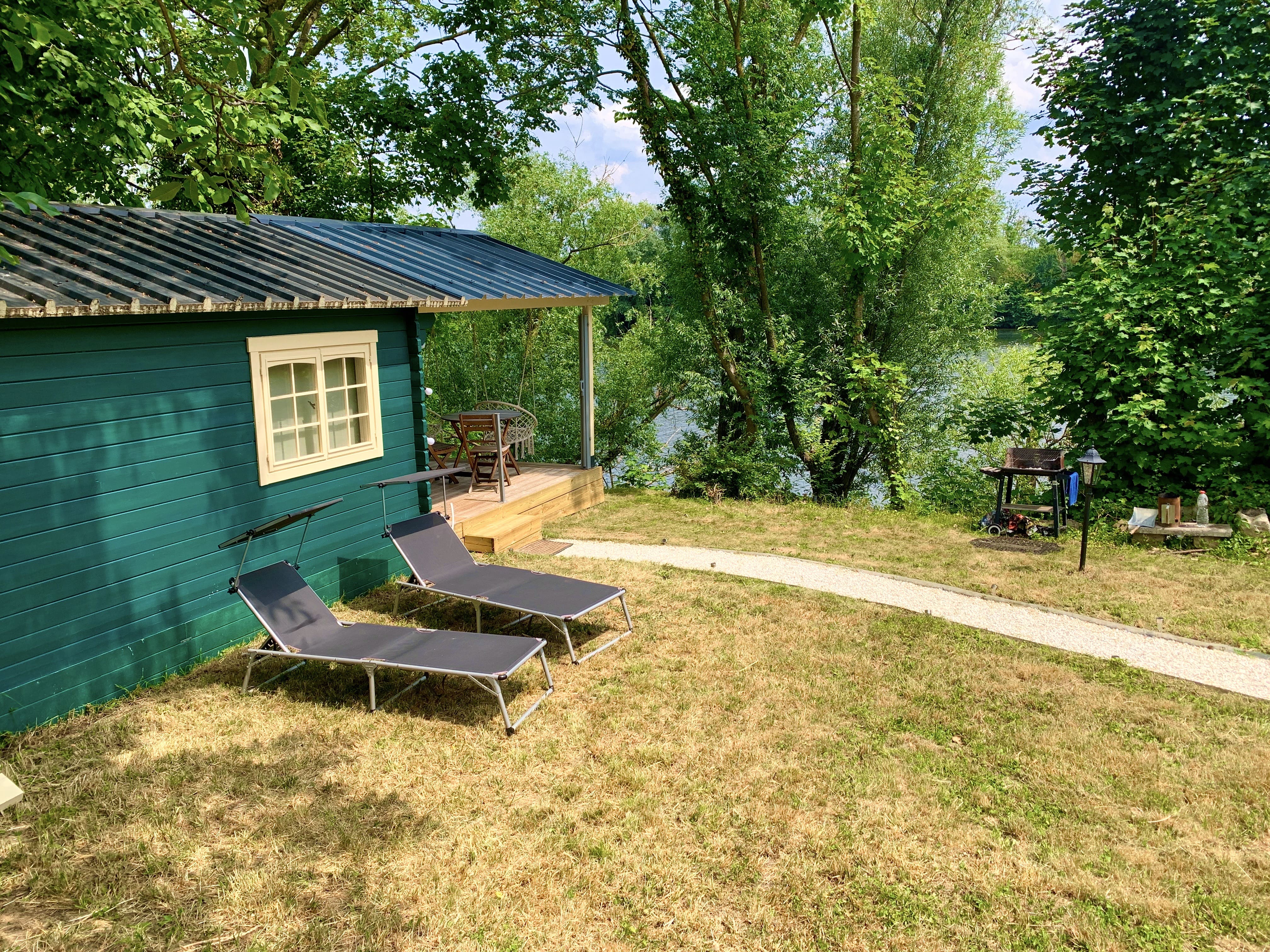 Chalet bord de Seine & Spa : une évasion romantique en Île-de-France à Carrières-Sous-Poissy — vue intérieure