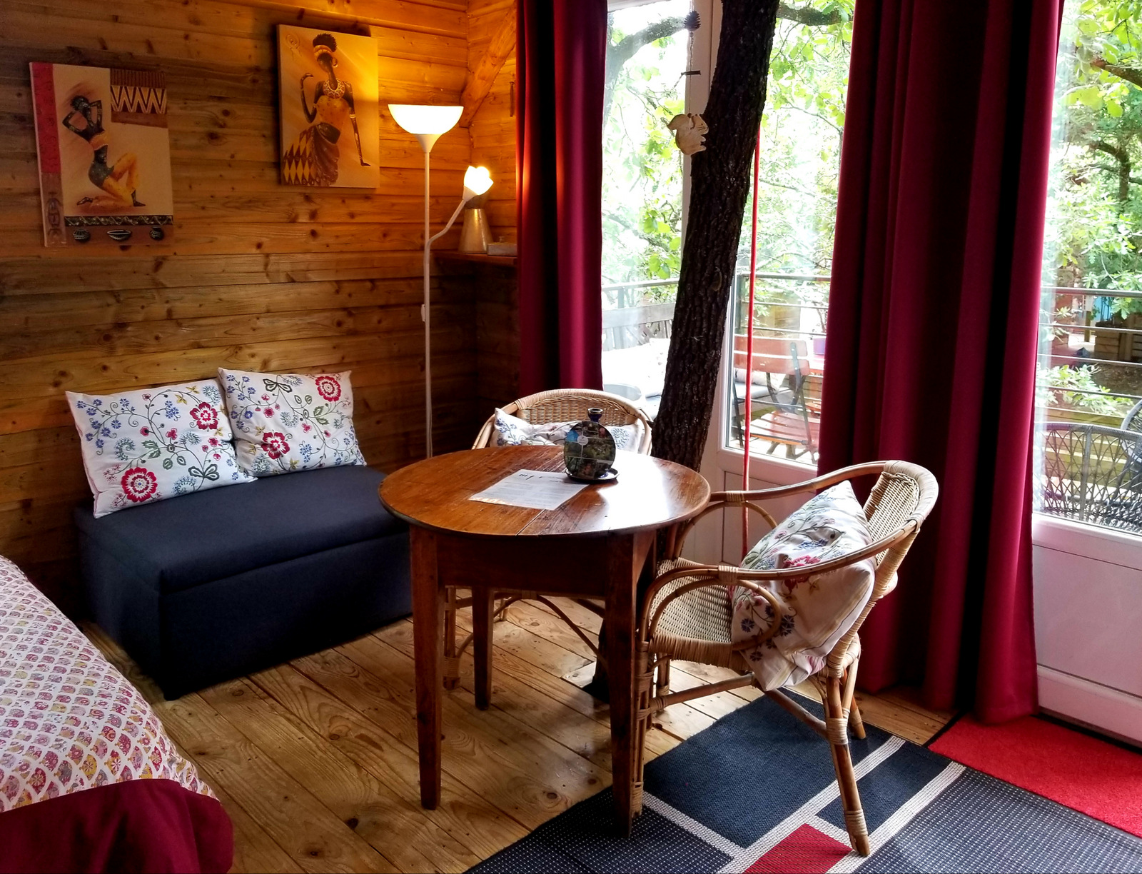 La cabane des Ecureuils Amoureux : une échappée en hauteur à Barjac — salle de bain