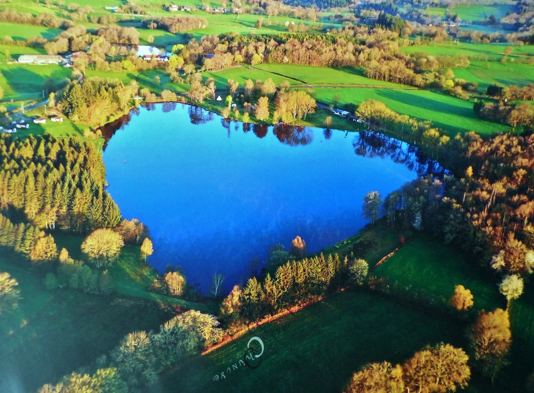 Échappez-vous dans une maison de hobbit au bord d'un lac à Condat-En-Combraille — détail architectural