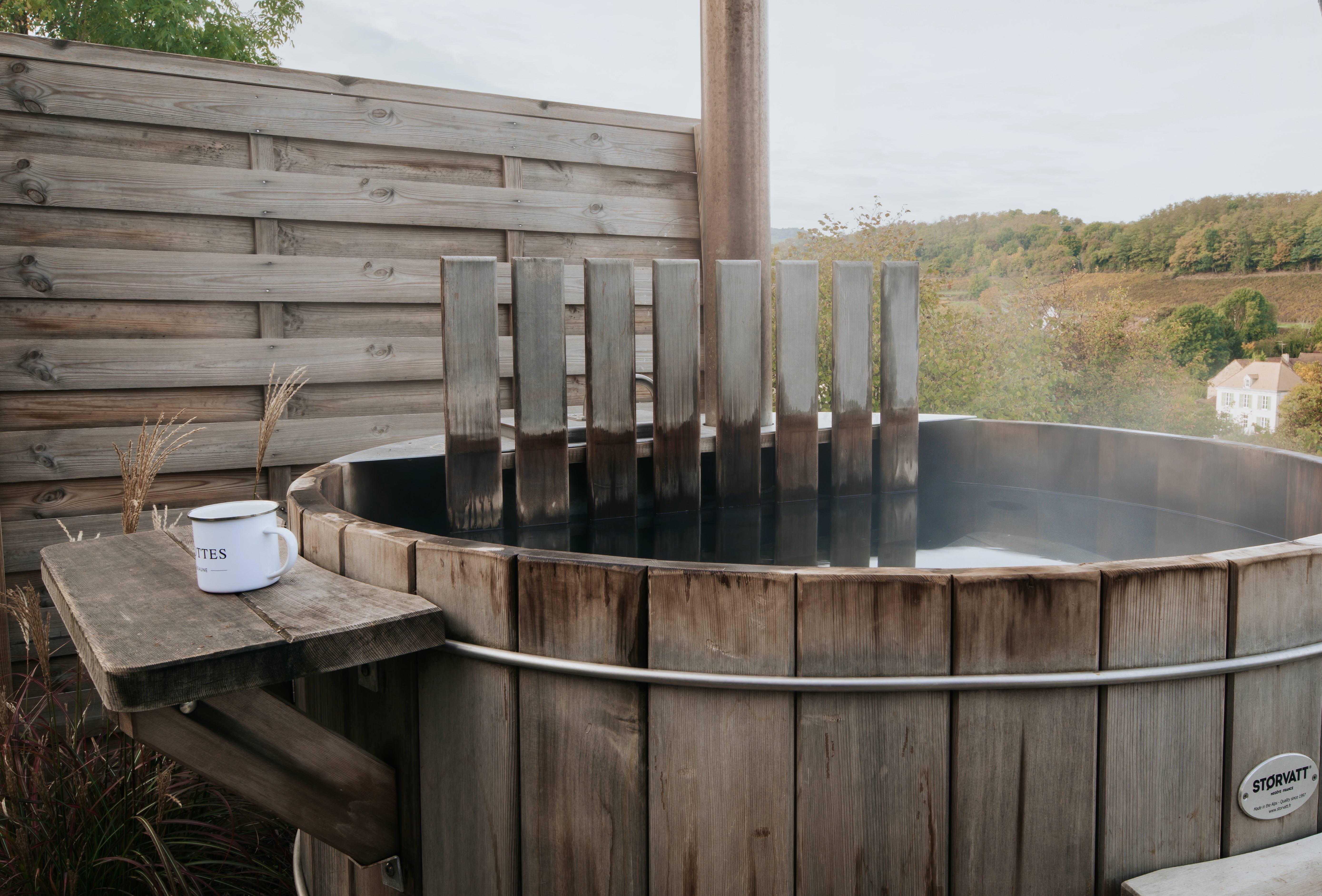 Cabotte Bleue & Spa — Tiny House avec toit ouvrant à Saône-et-Loire à Genouilly — chambre