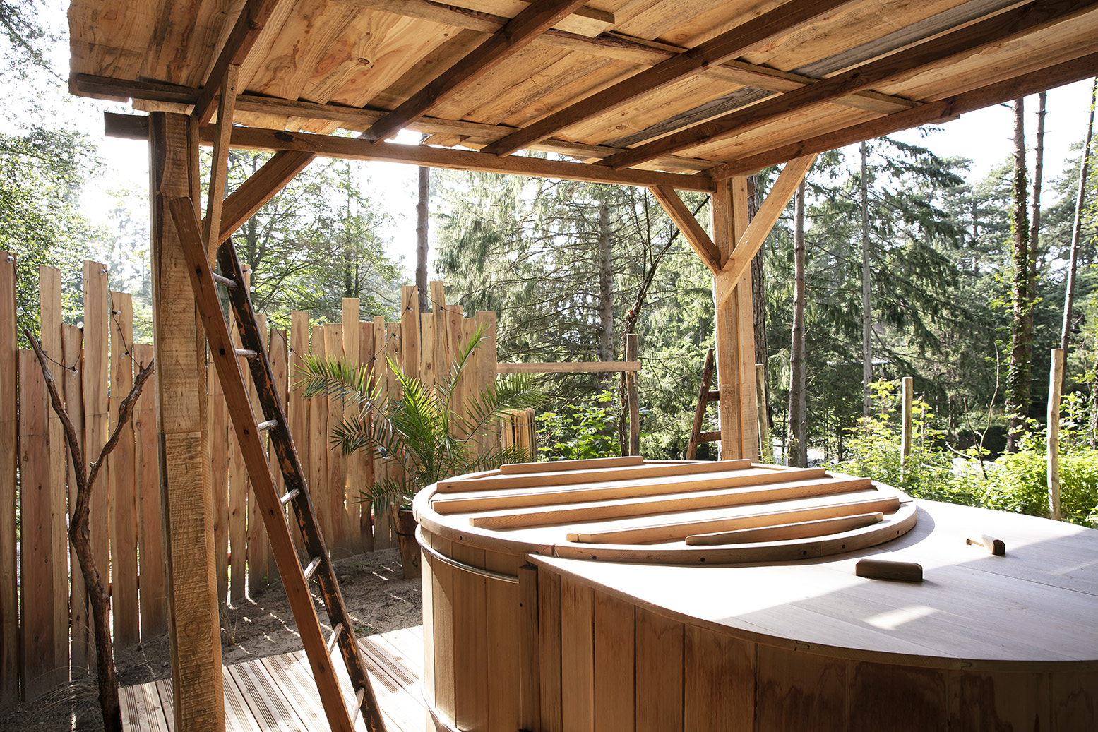 La Cabane Spa de Bain de Forêt — Cabane sur pilotis avec spa à Hardelot à Neufchâtel-Hardelot — salle de bain