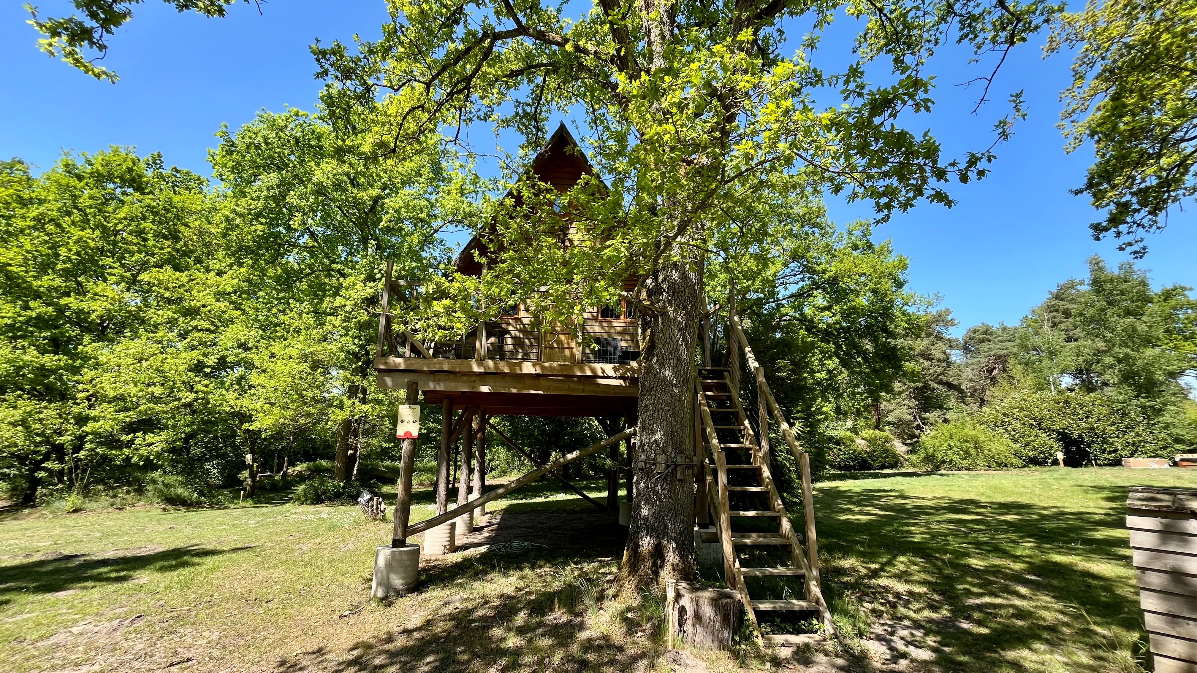L'ILE ROUGE : une cabane sur pilotis au cœur de la Picardie — Cabane à Fere En Tardenois