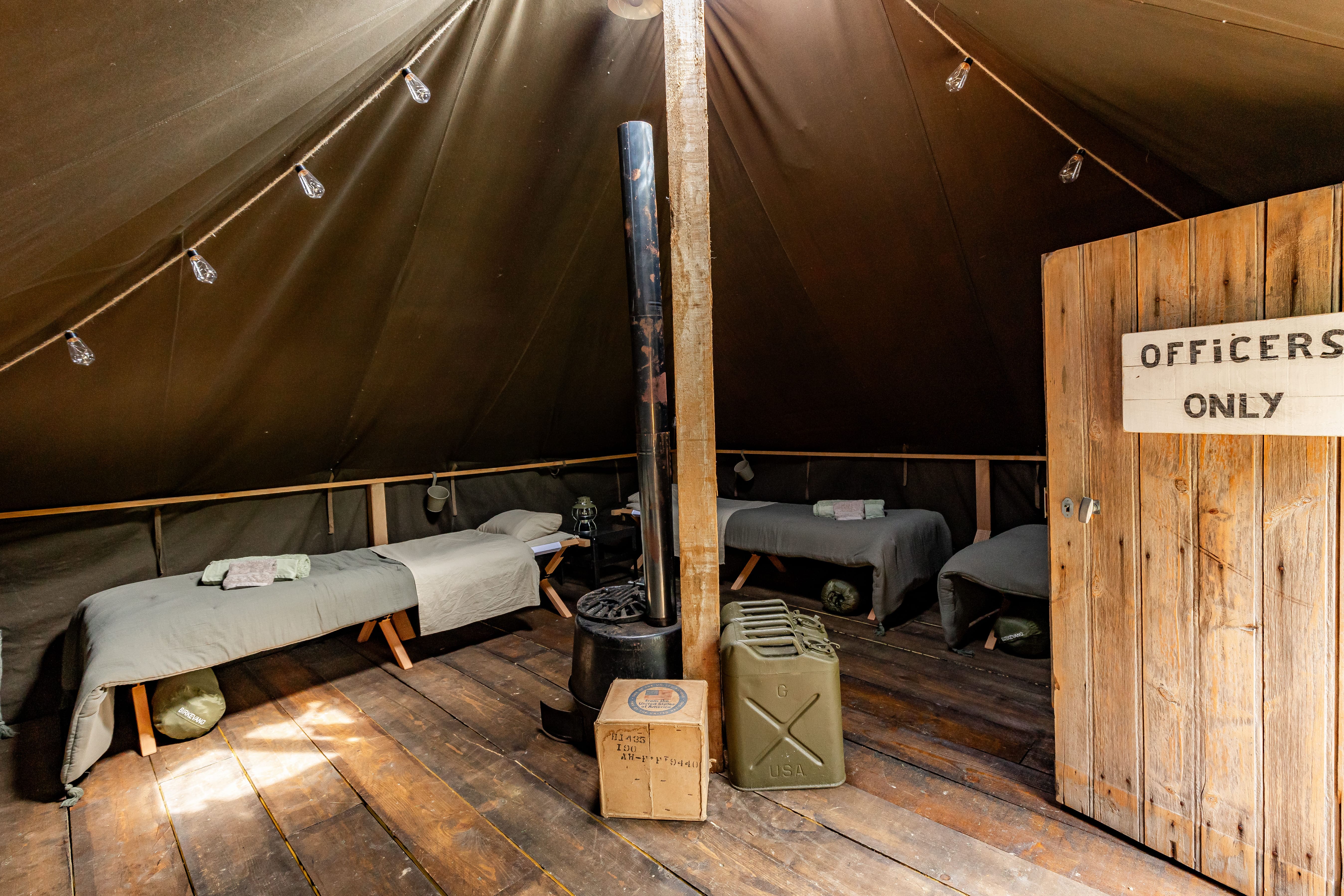 The Field Camp — Tente militaire authentique à Carentan (Manche)