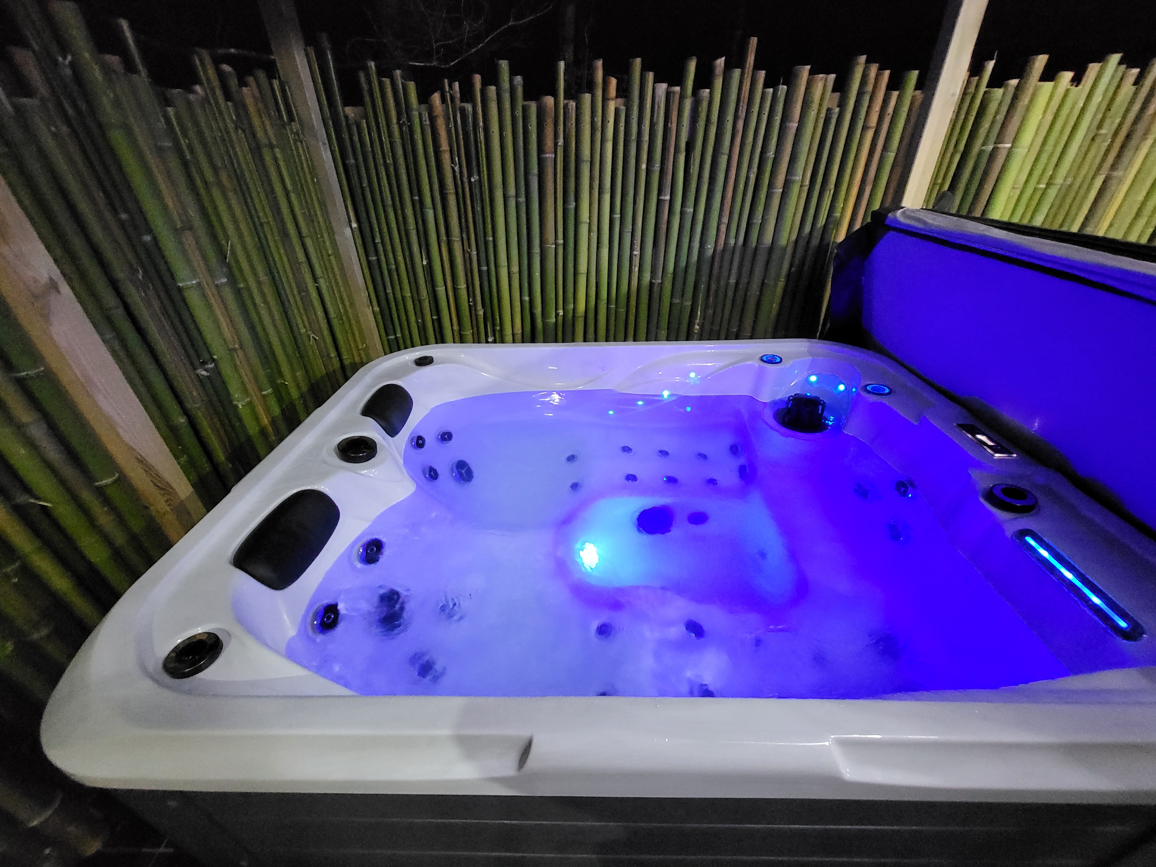 Cabanes en Loire & Spa — Cabane romantique avec jacuzzi à Loir-et-Cher à Marolles — environnement naturel