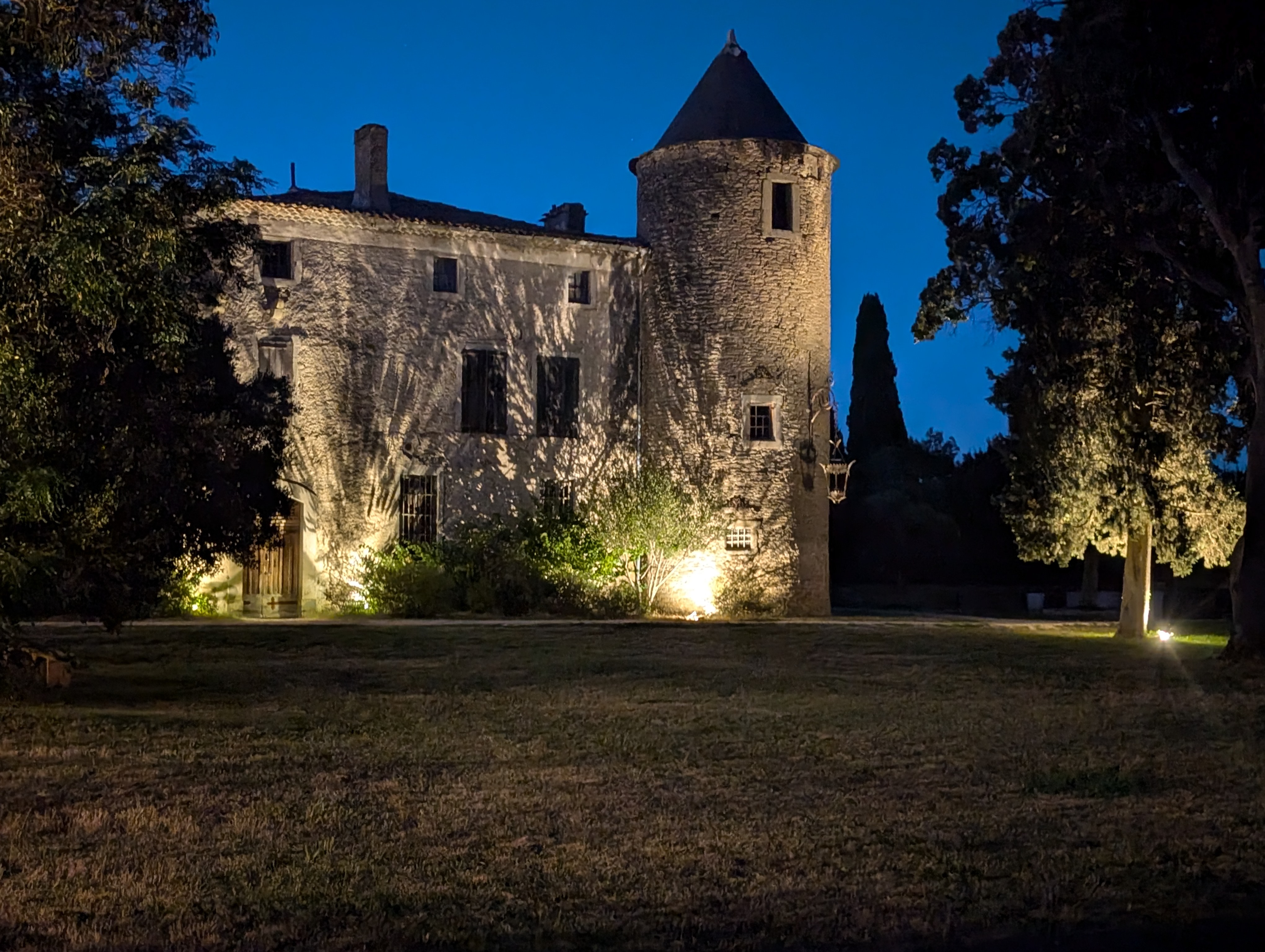 Cabane Bourinne : une immersion en hauteur en Languedoc-Roussillon à Villalier — vue intérieure