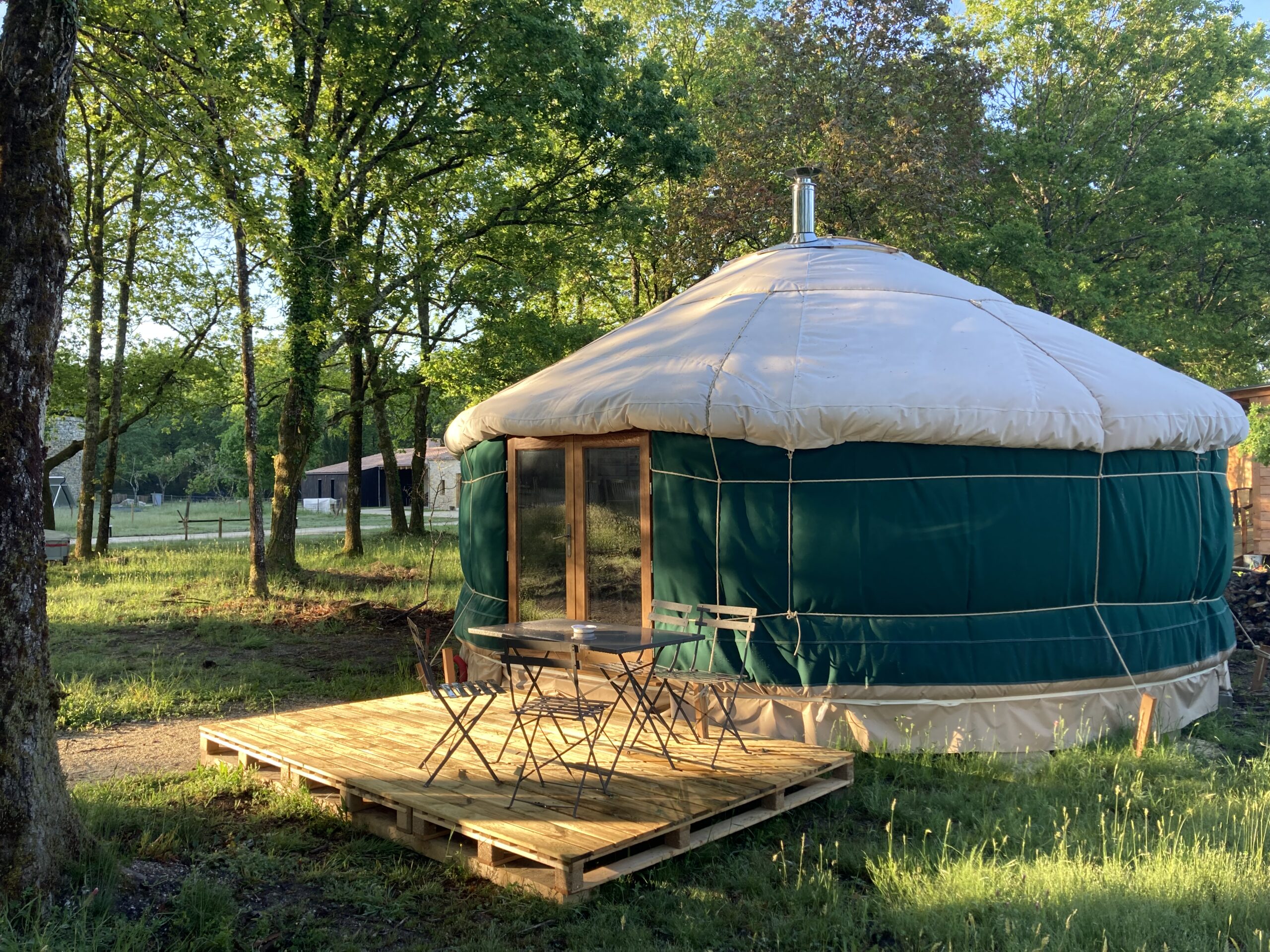 Yourte 1 — Hébergement insolite avec spa à Peysoup en Gironde à Peysoup — vue depuis la terrasse