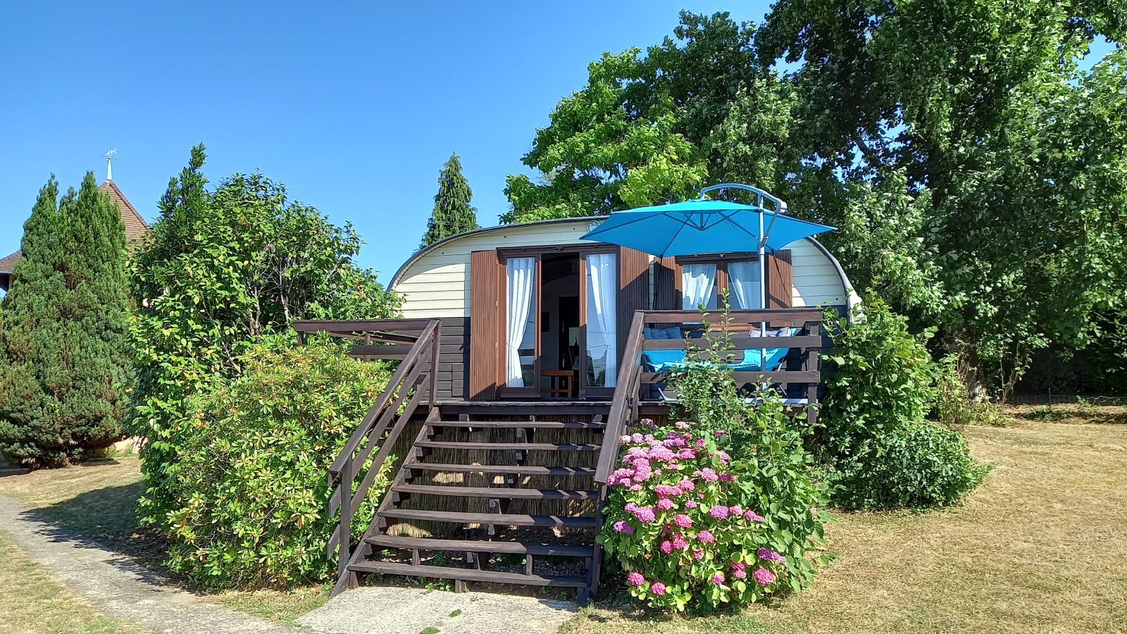 L'insolite Tonneau Creusois — Gîte rétro-chic à Creuse — Gîte à Chamberaud