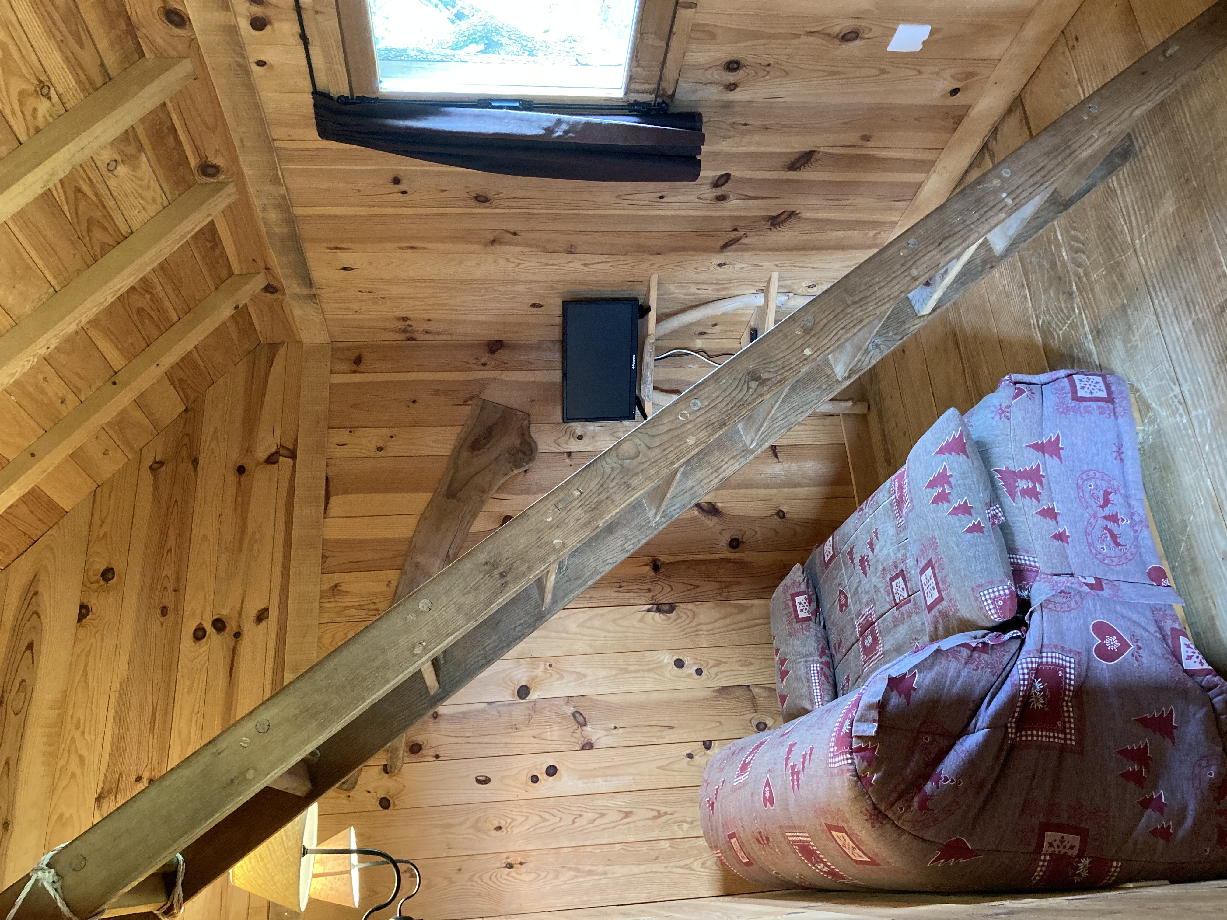 Photo 9/9 — Cabane « La Cabane de Trappeur de Campras : une expérience immersive en pleine nature » à Saissac Aude