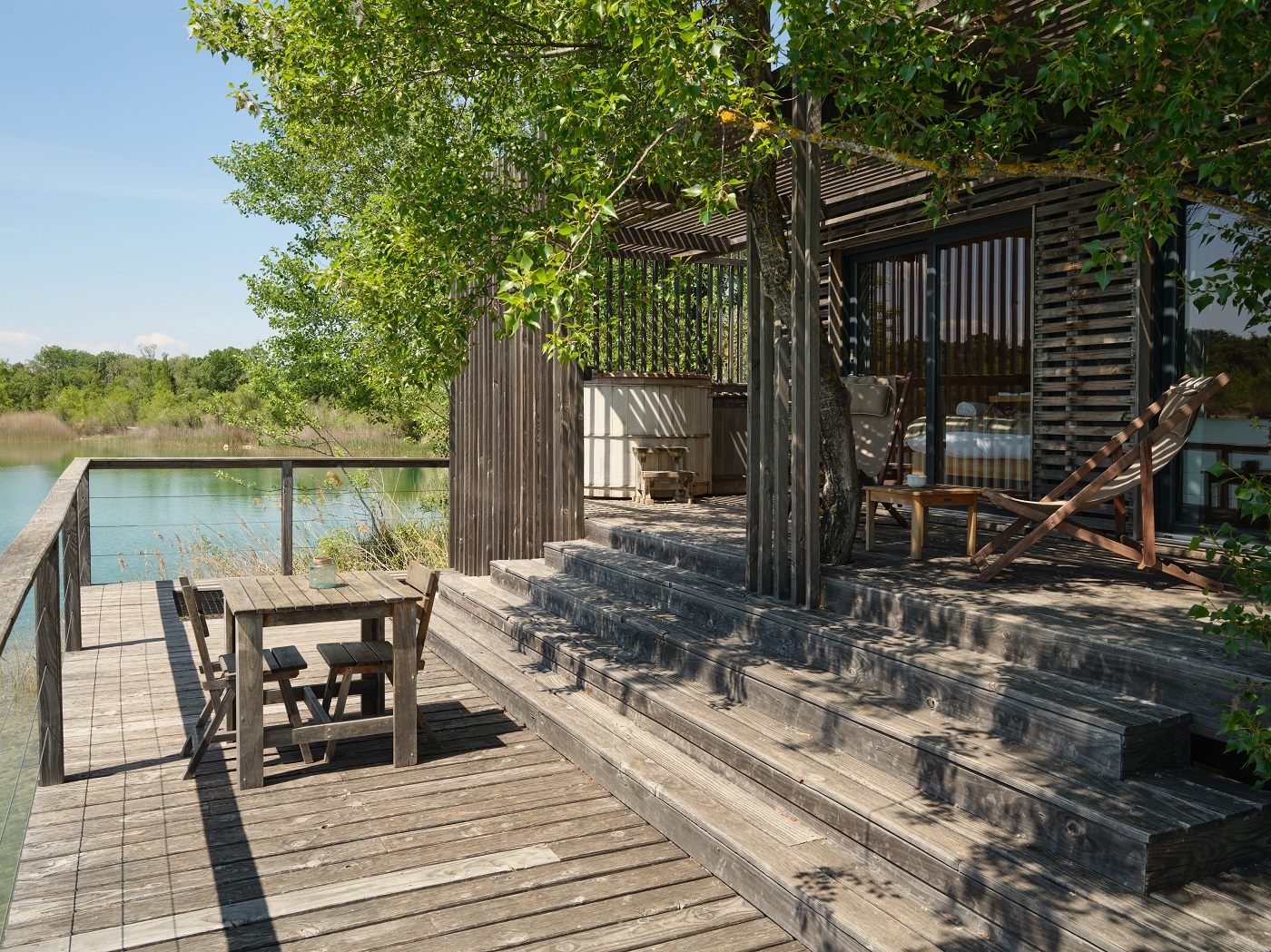 Cabane Spa Idylle : une évasion sur pilotis en Provence à Sorgues — vue depuis la terrasse
