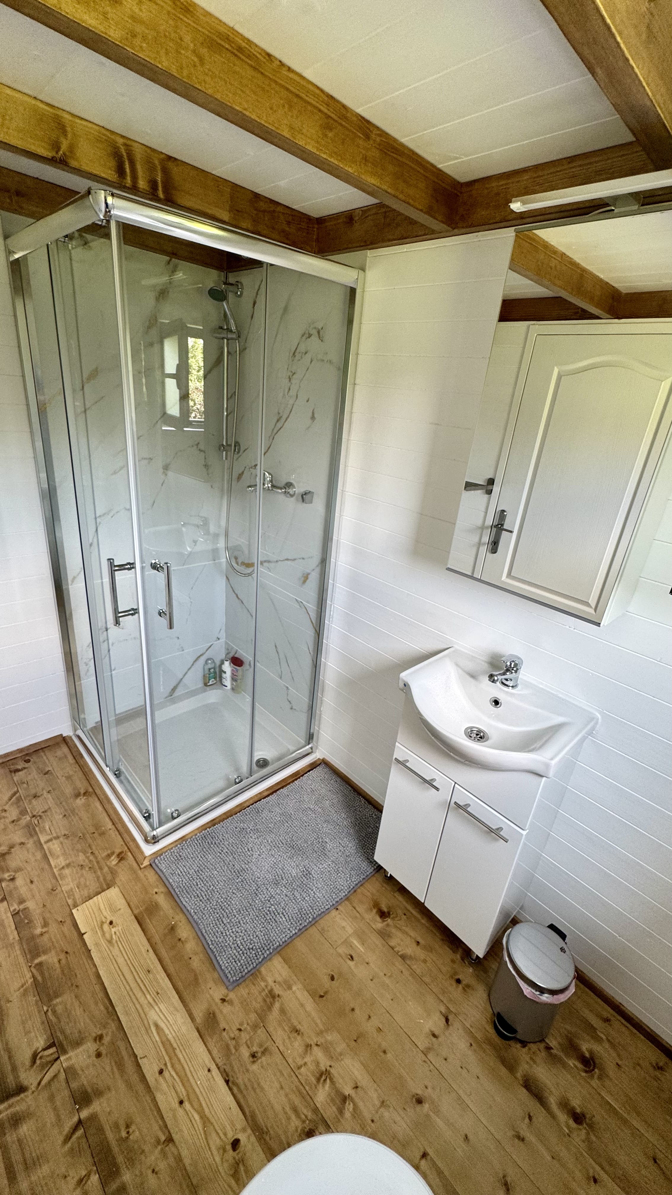Tiny house au bord de l'eau — Séjour relaxant avec spa en Yvelines à Versailles — cuisine