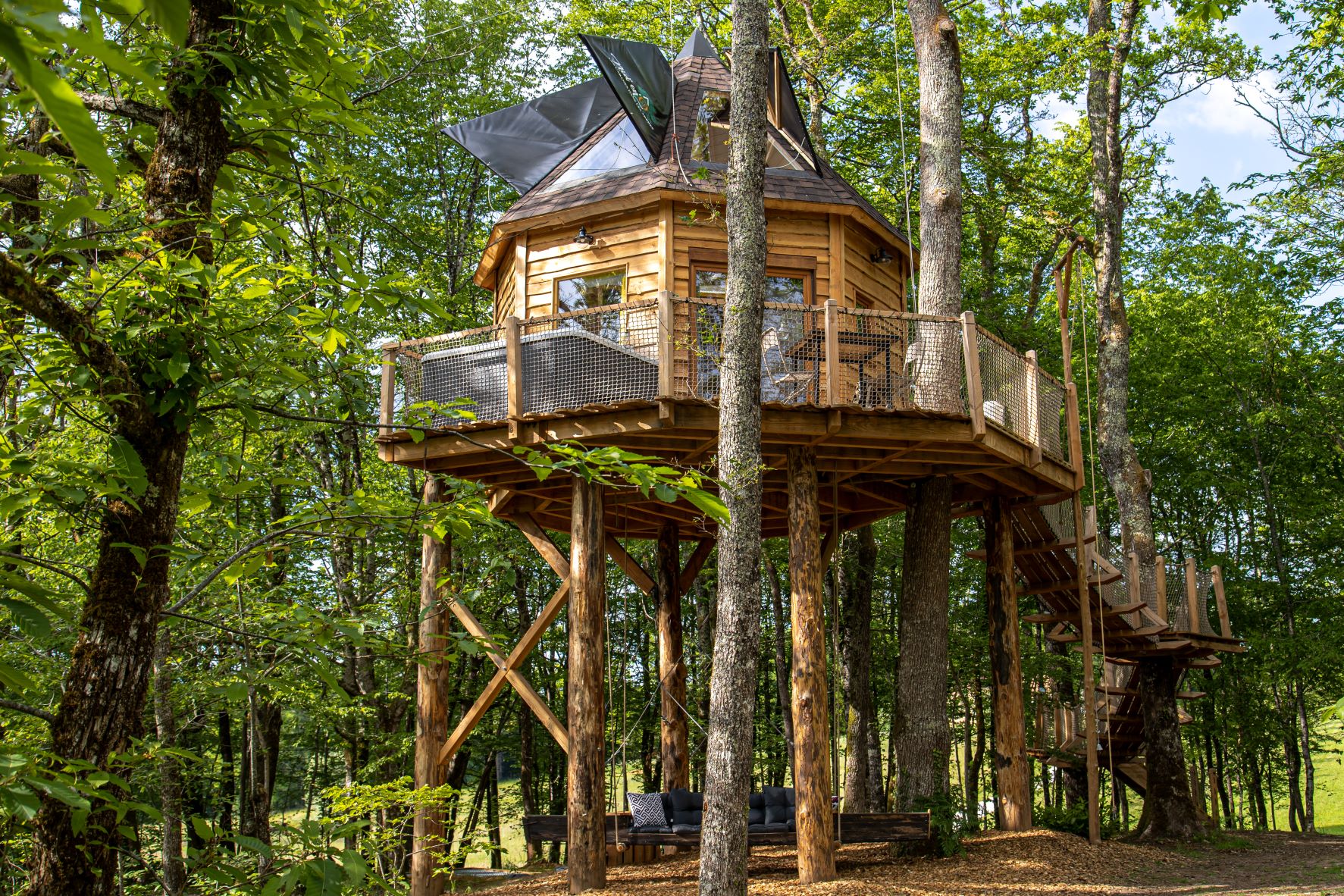 Cabane avec spa "Cocoon" — Nuit perchée à 5m dans le Lot à Lamothe-Fénelon — vue intérieure