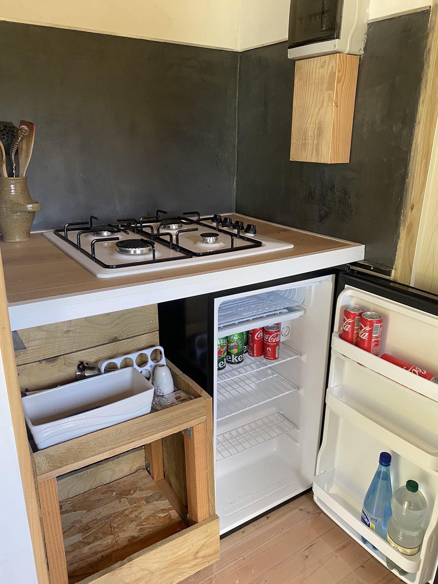 La Cabane dans le chêne tricentenaire — Cabane dans les arbres avec spa en Corrèze à Brive-la-Gaillarde — cuisine