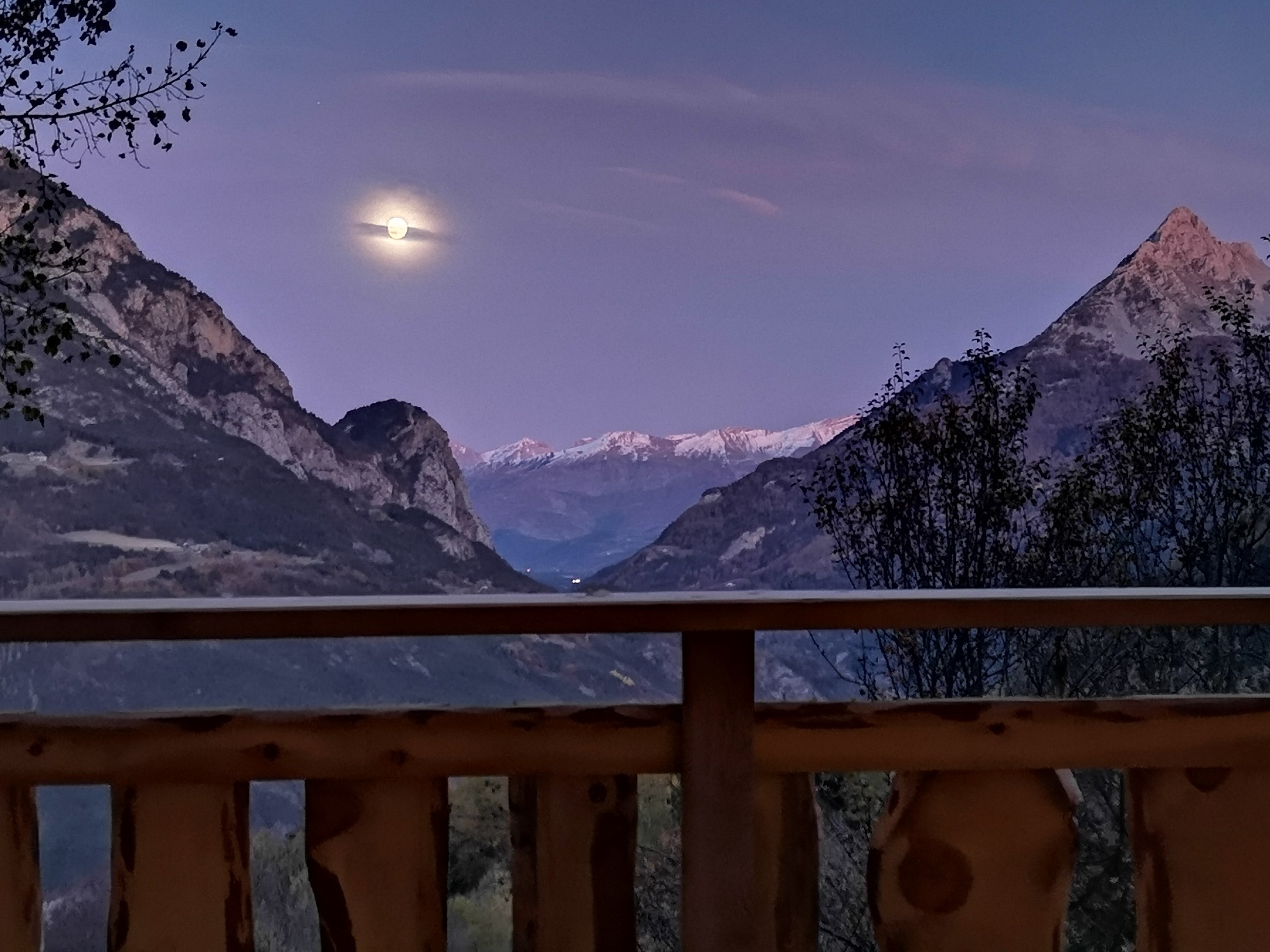 Cabane Le Chambeyron : une expérience immersive en hauteur à Le Lauzet Ubaye — vue depuis la terrasse