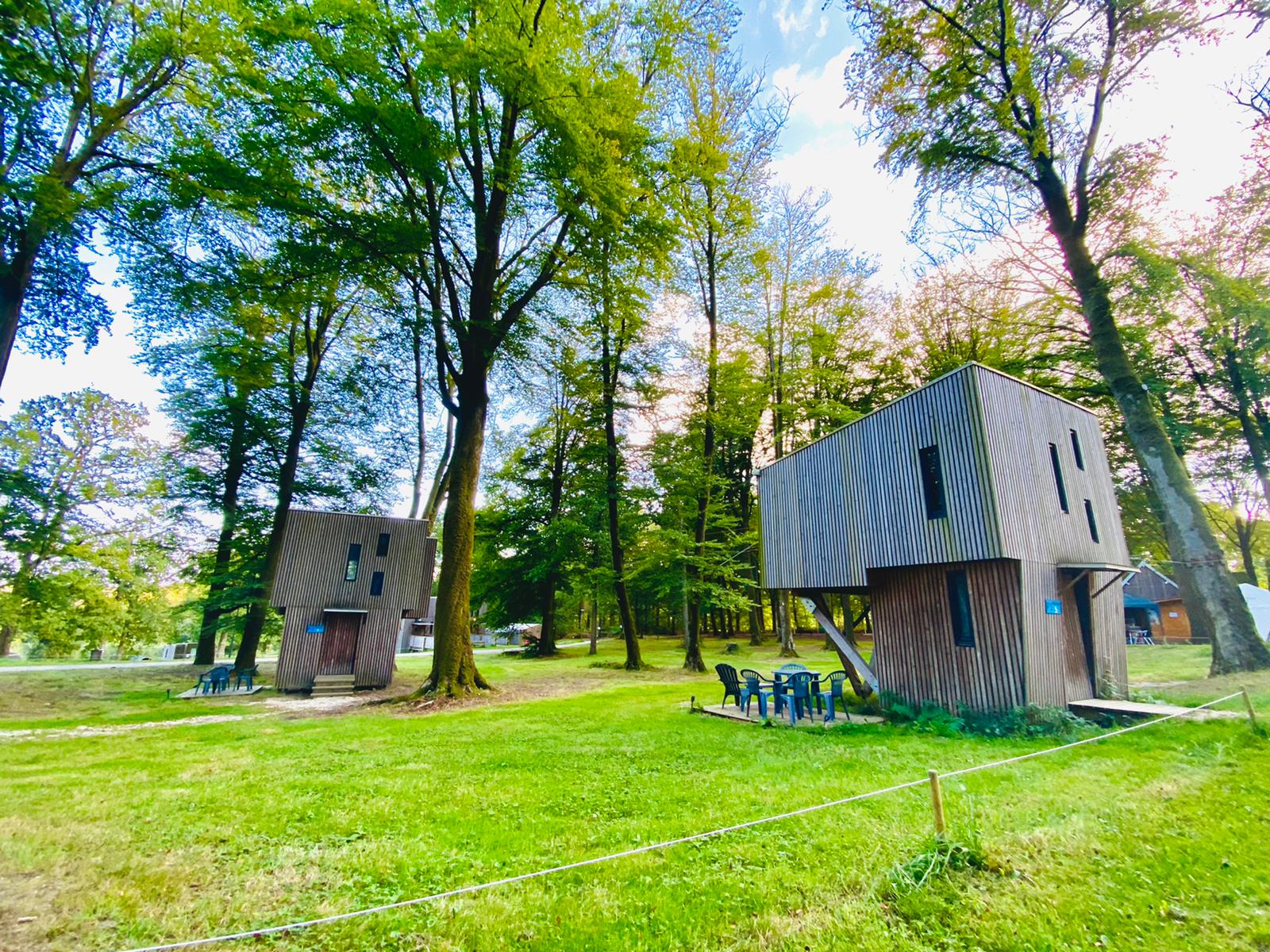 Évasion en cabane sur pilotis en Basse-Normandie à Saint-Sever-Calvados — espace de vie