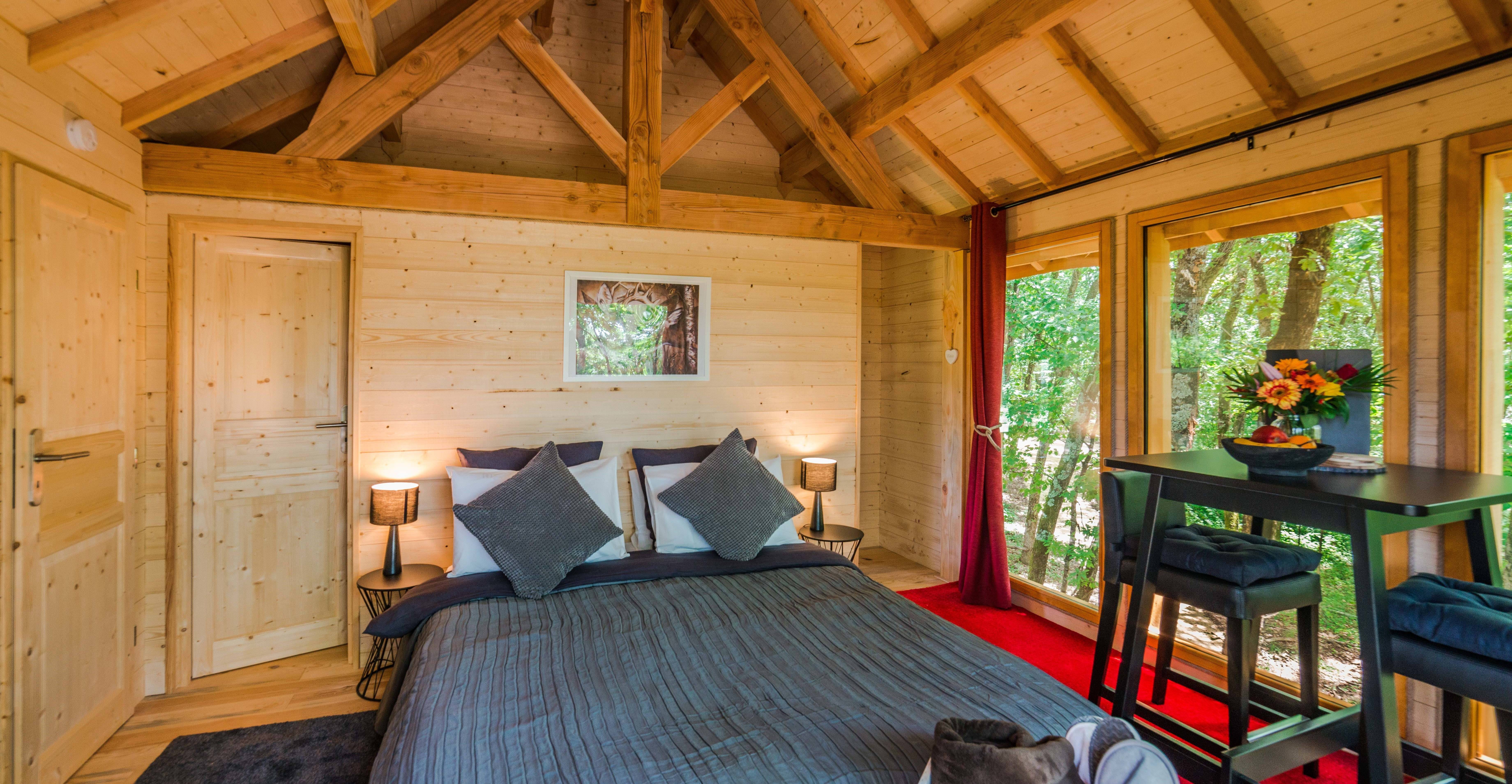Cabane Spa Buzet — Cabane sur pilotis avec spa à Lot-et-Garonne à Port-Sainte-Marie — espace de vie