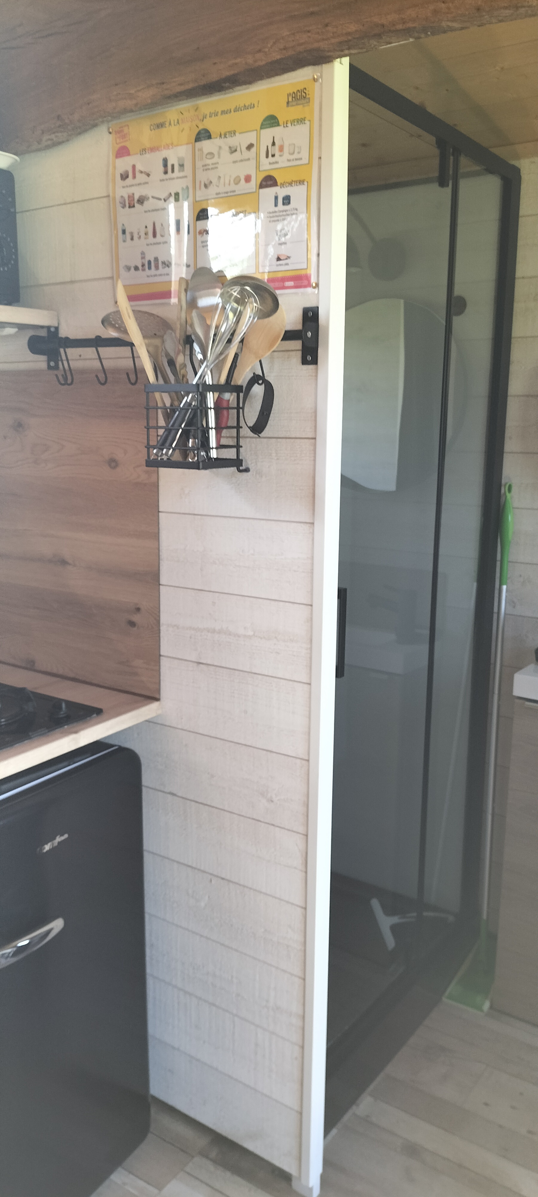 La Tiny 2 — Tiny House avec spa à Charente à Fléac — cuisine