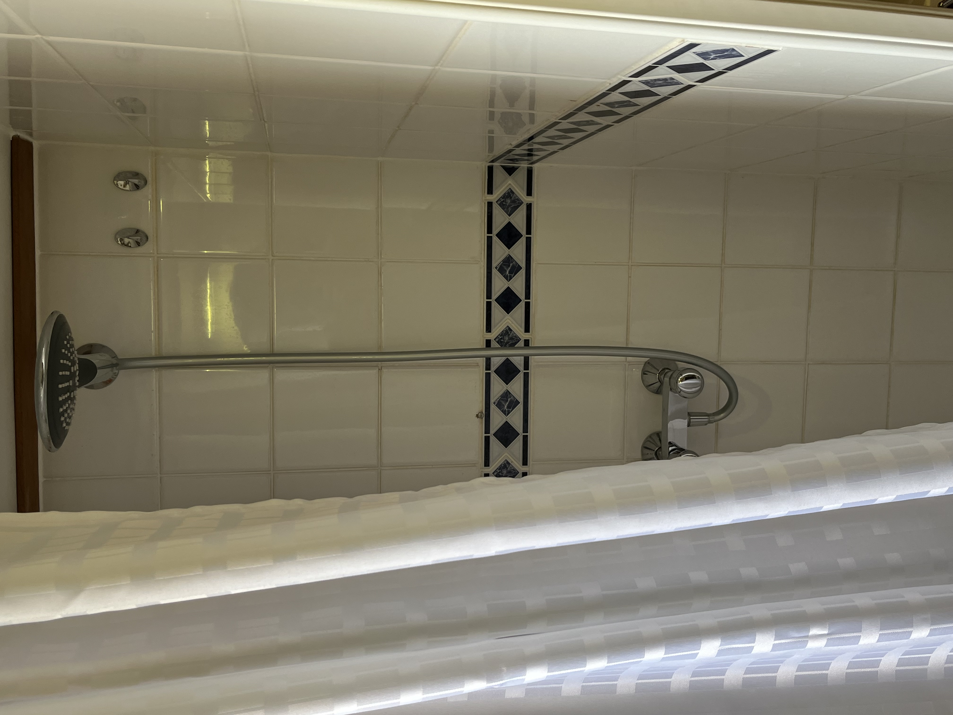 Bateau Spicy — Nuit atypique avec spa à Meaux en Seine-et-Marne à Meaux — détail architectural