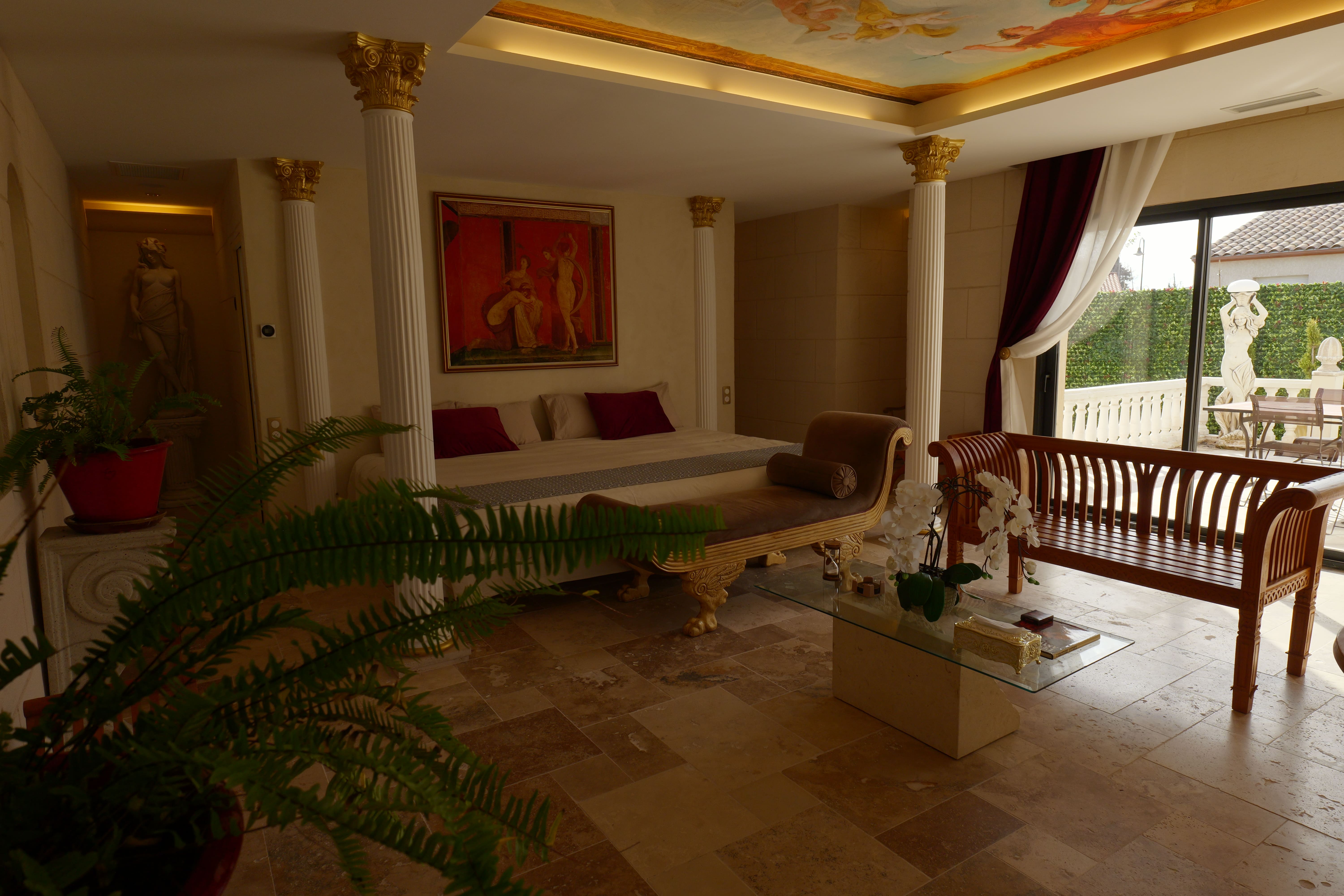 La Villa Rom’Antiqua — Maison insolite avec spa à Pyrénées-Orientales à Perpignan — vue intérieure