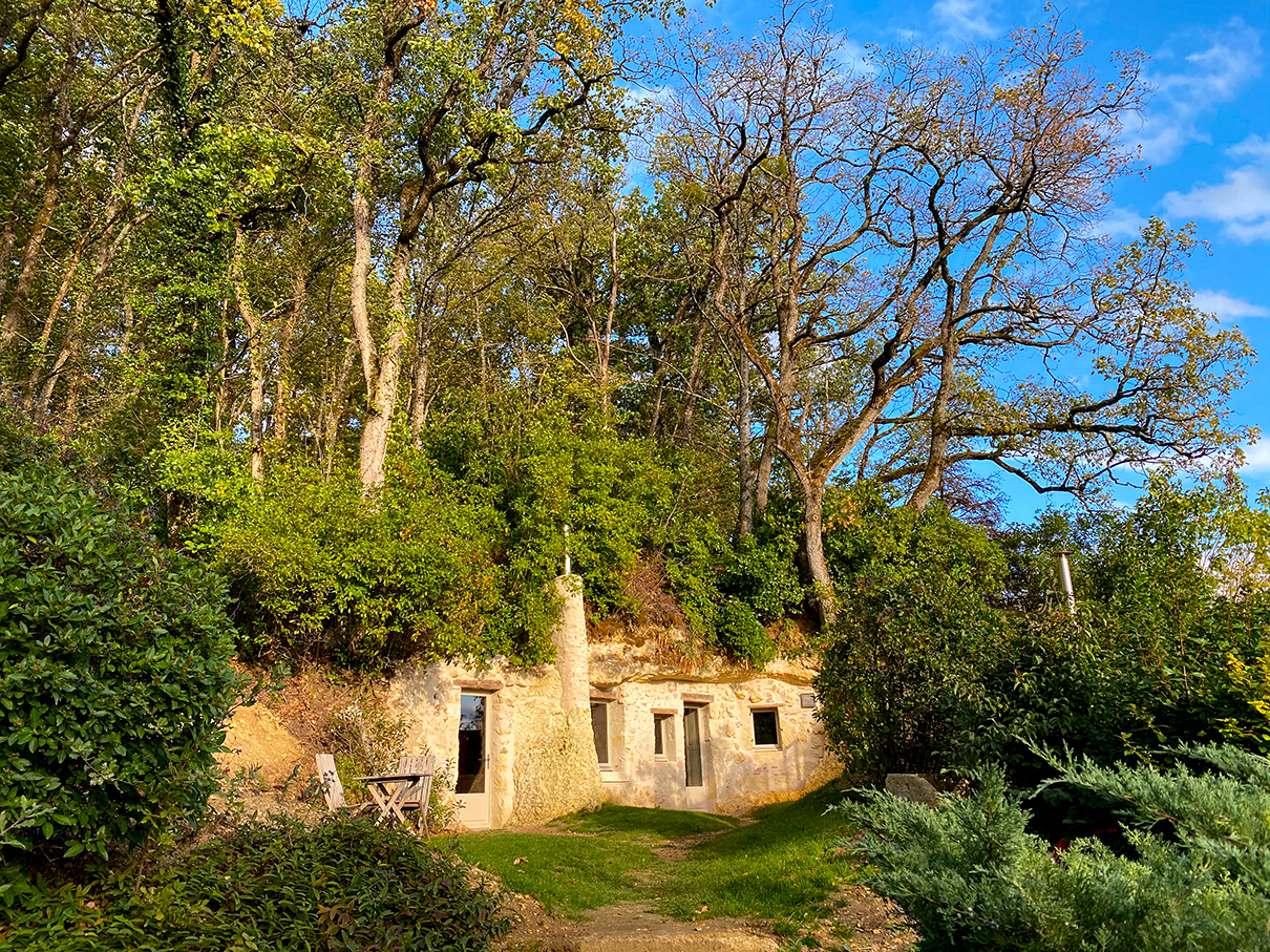 Terra Alta — Maison troglodyte avec bain nordique à Nazelles à Nazelles — vue depuis la terrasse