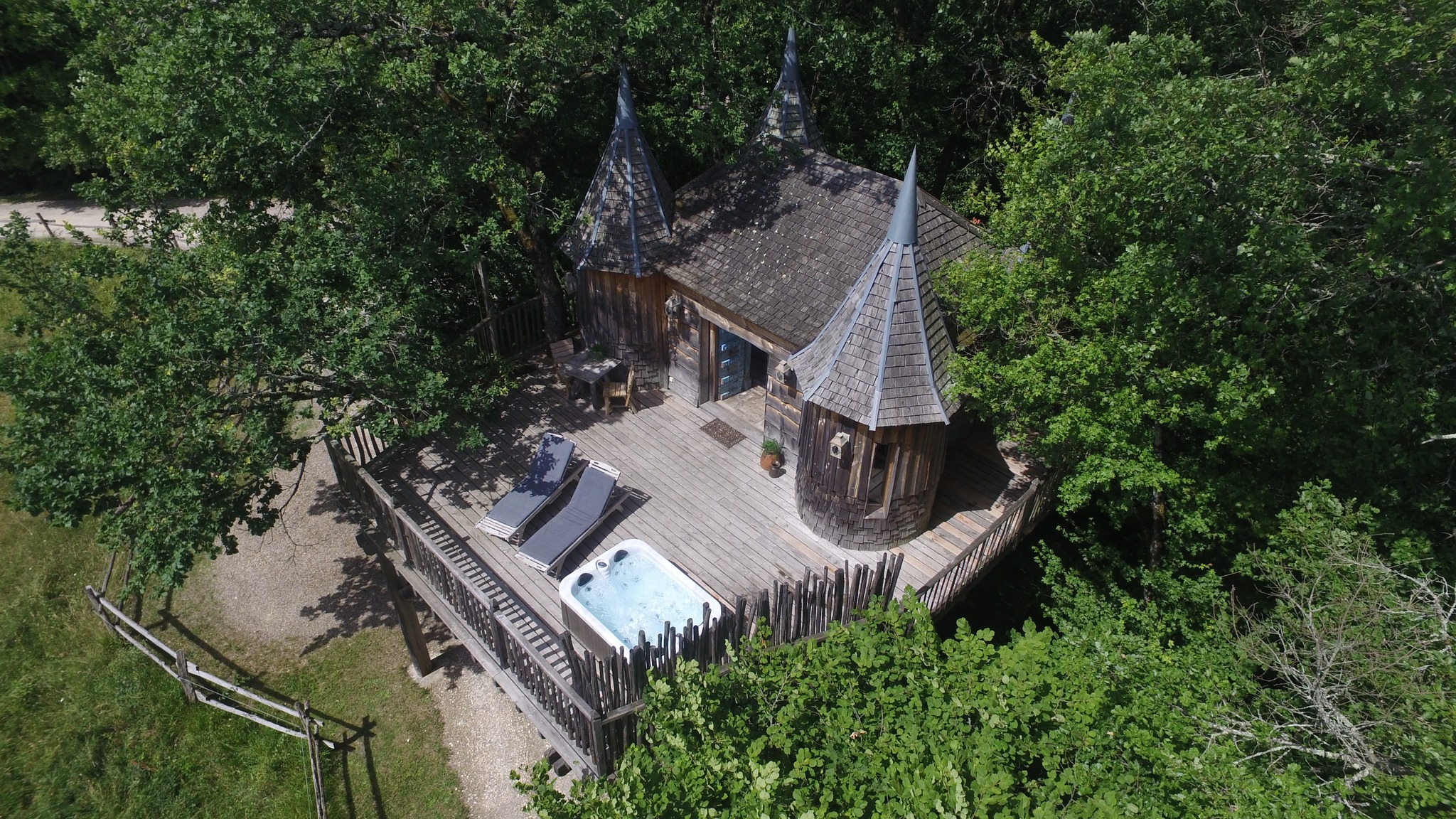 Cabane Château Monbazillac & Spa : une expérience en hauteur — Cabane à Beaumontois En Perigord
