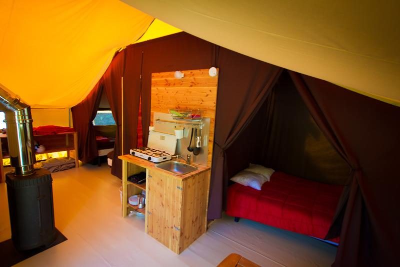 Tente Canadienne avec poêle à bois — Tipi confortable à Gard à Saint-Jean-du-Gard — chambre