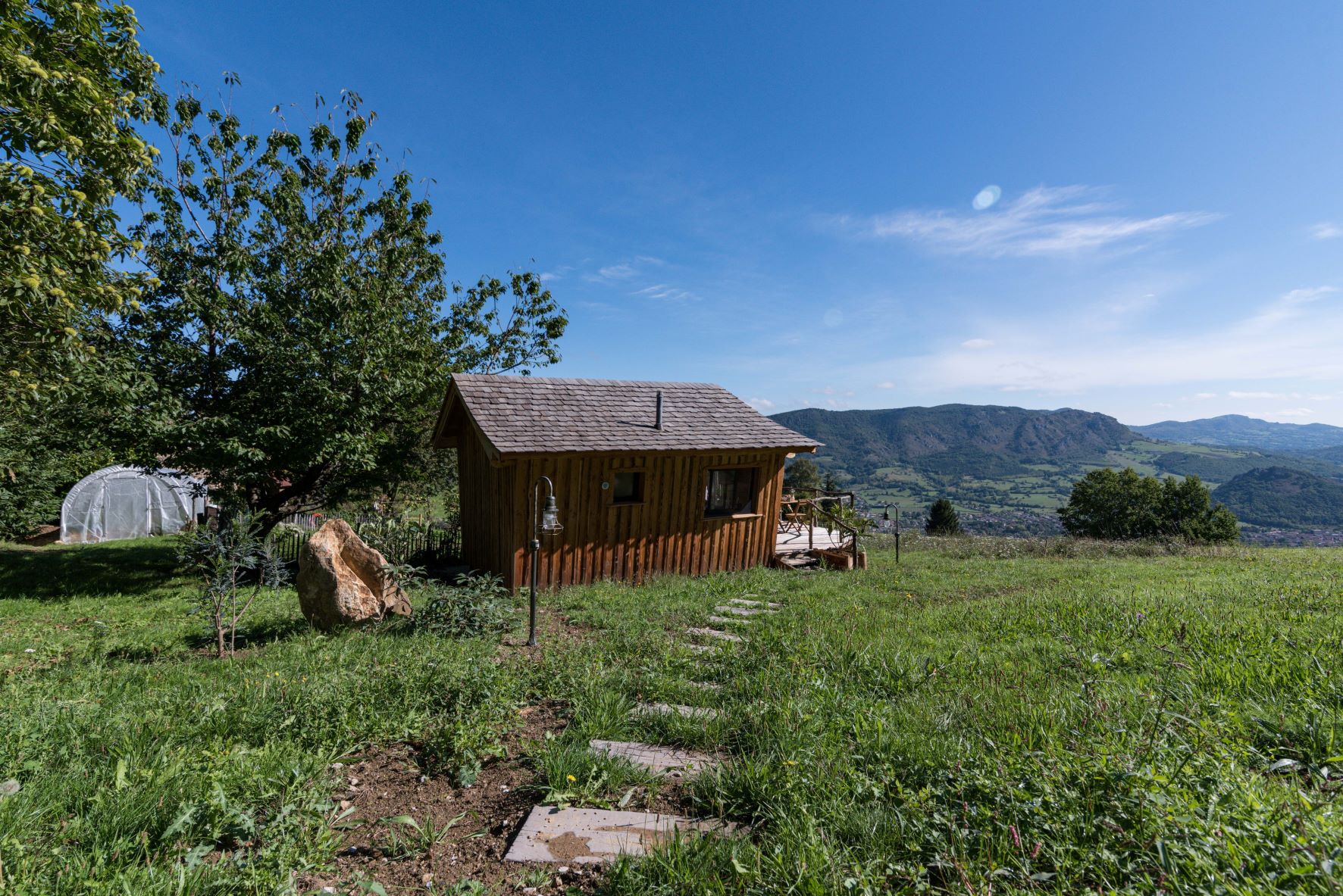 La Petite Ariégeoise — Cabane sur pilotis avec spa à Ariège à Ferrières-sur-Ariège — espace de vie
