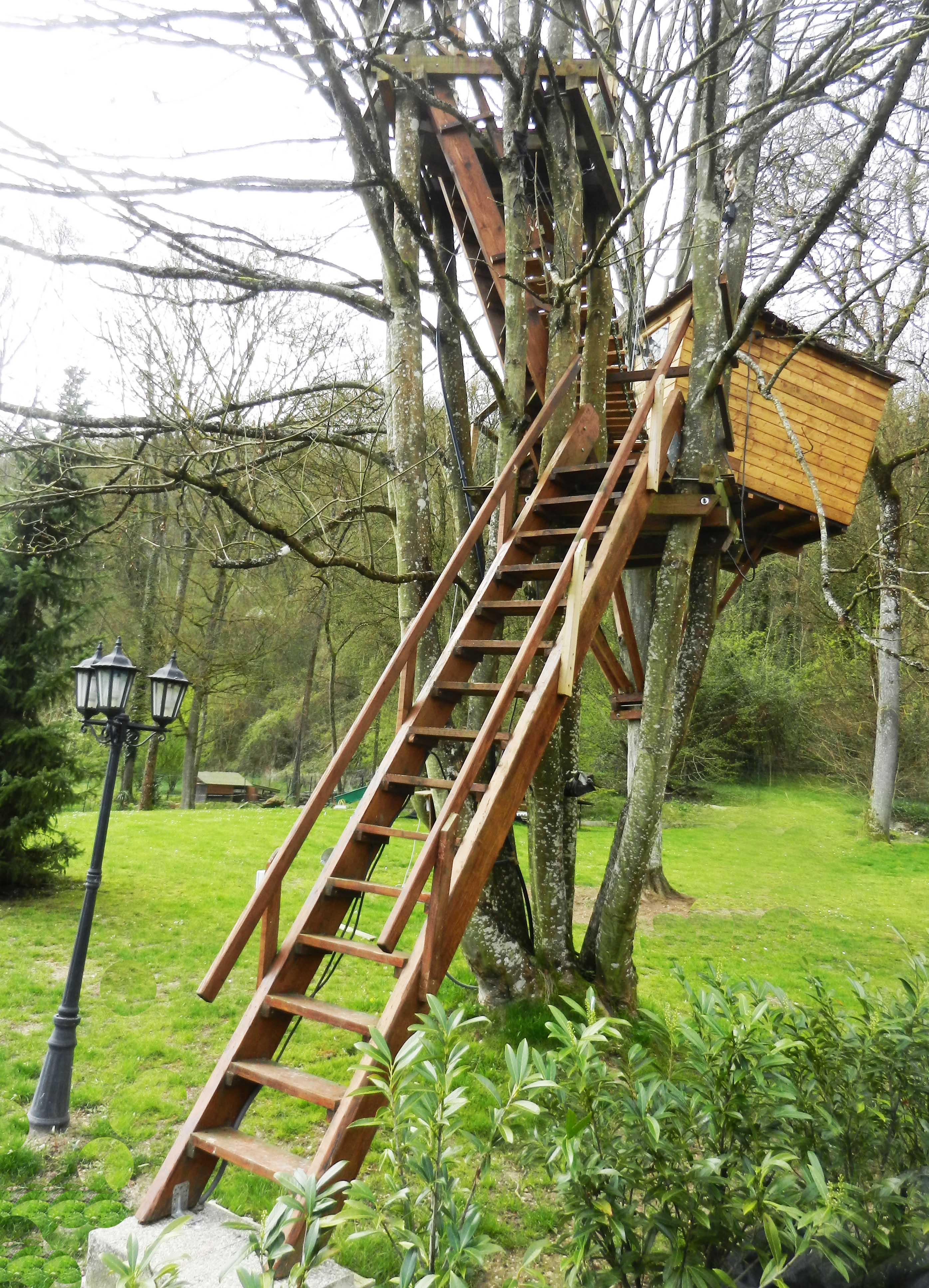 La Cabane du Charme : une expérience suspendue dans les arbres à Chamigny — salle de bain