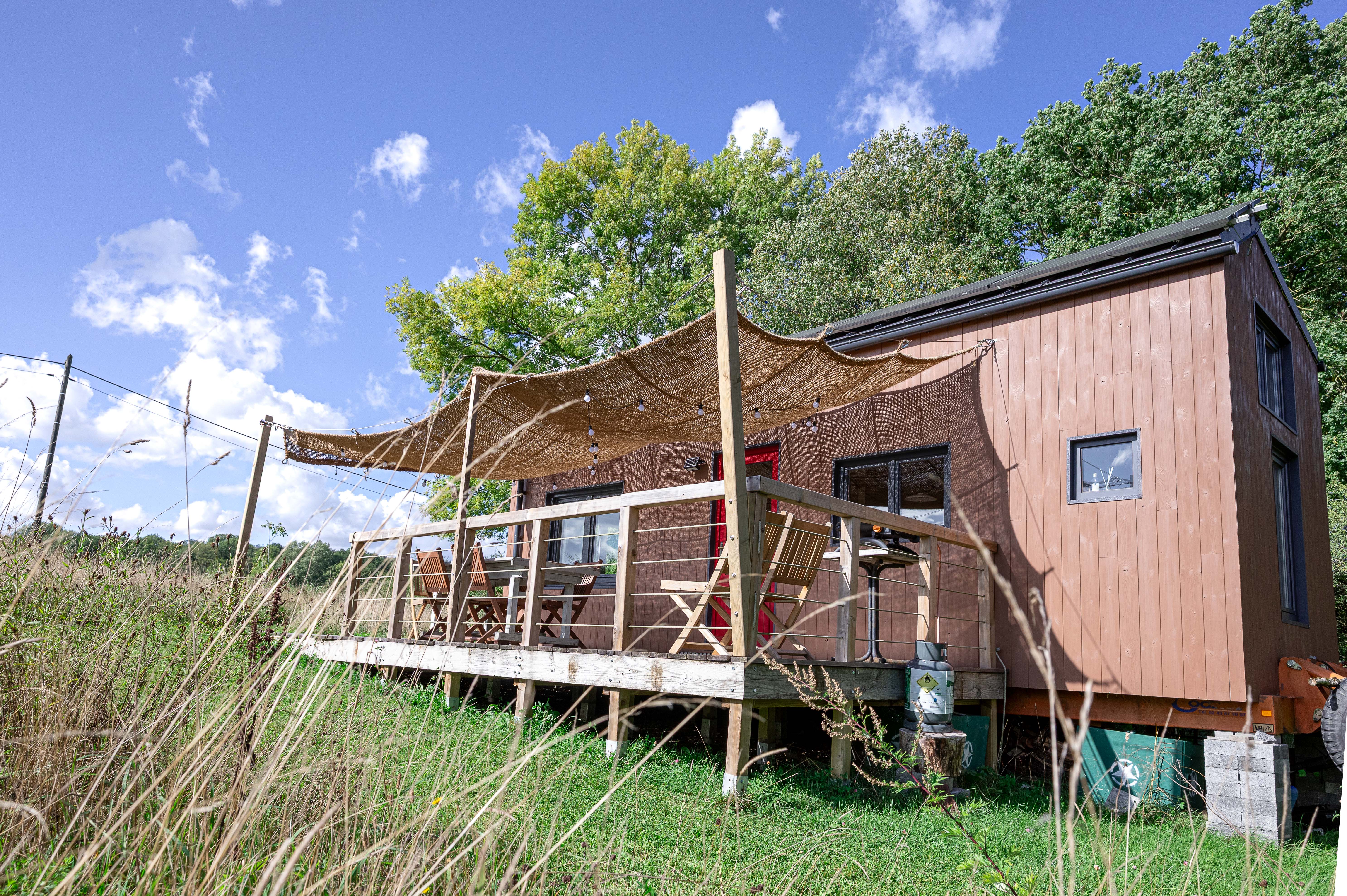 Photo 3/9 — Tiny House « Les Jours Heureux Tiny House — Séjour avec terrasse plein sud à Namur » à Namur Wallonie