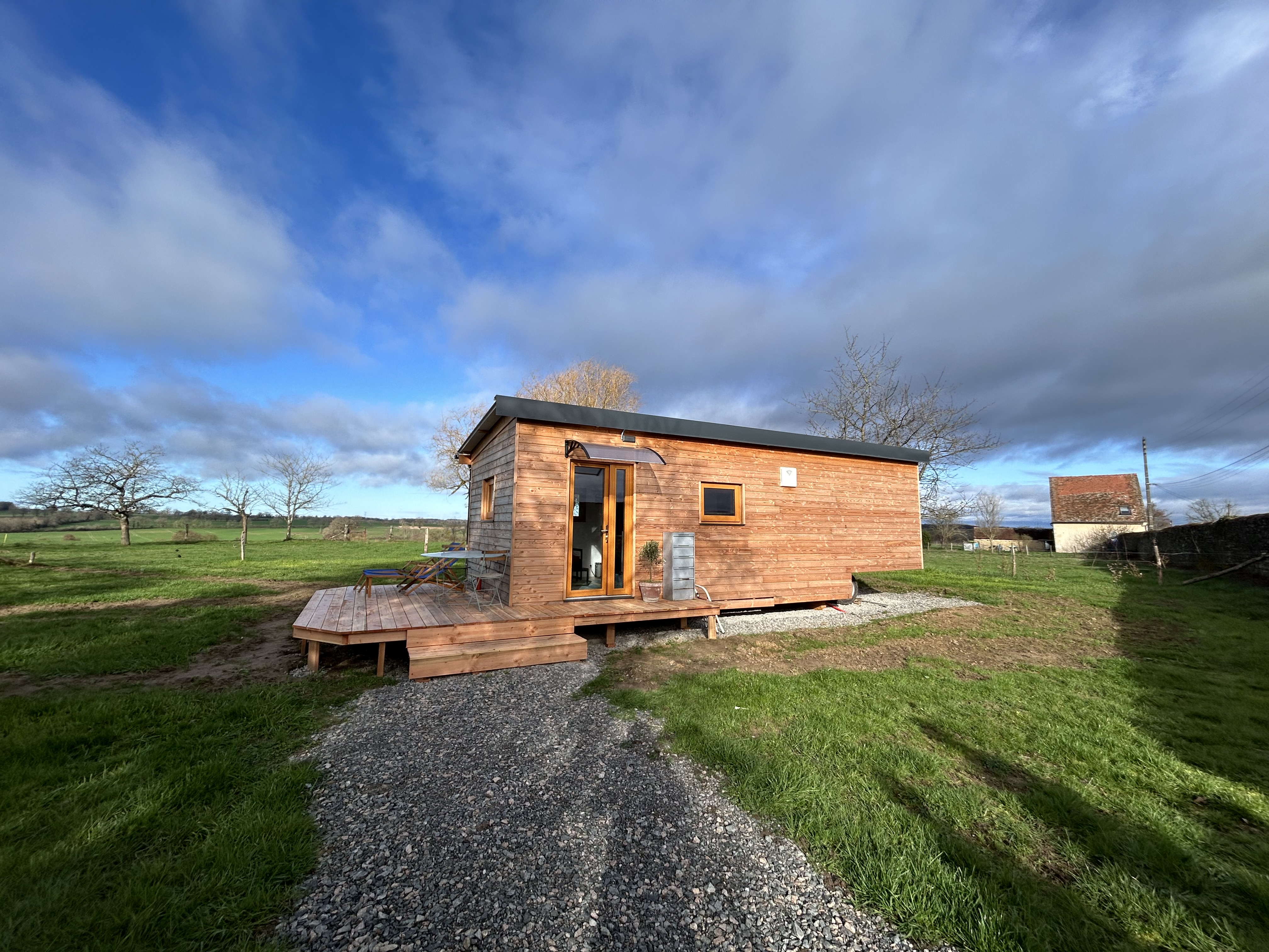 Évasion dans une tiny house moderne en Bourgogne — Tiny House à Chevenon