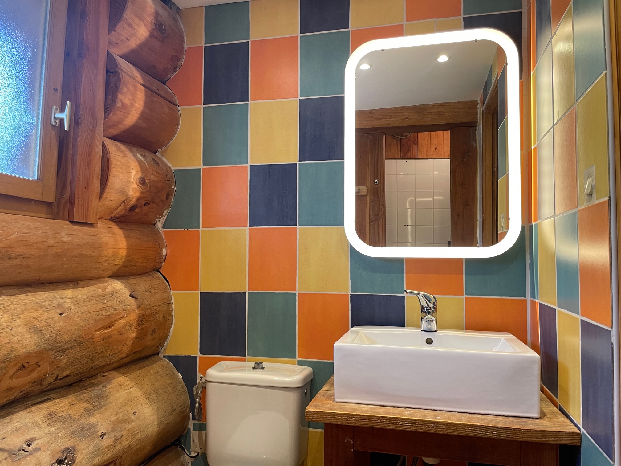 Chalet 5 : une immersion romantique en Aquitaine à Lanouaille — salle de bain