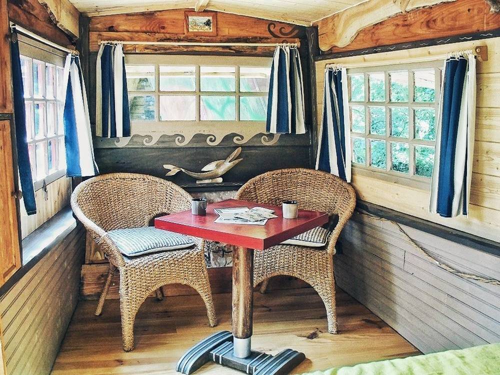 Cabane bateau échoué en Basse-Normandie à Fermanville — espace de vie