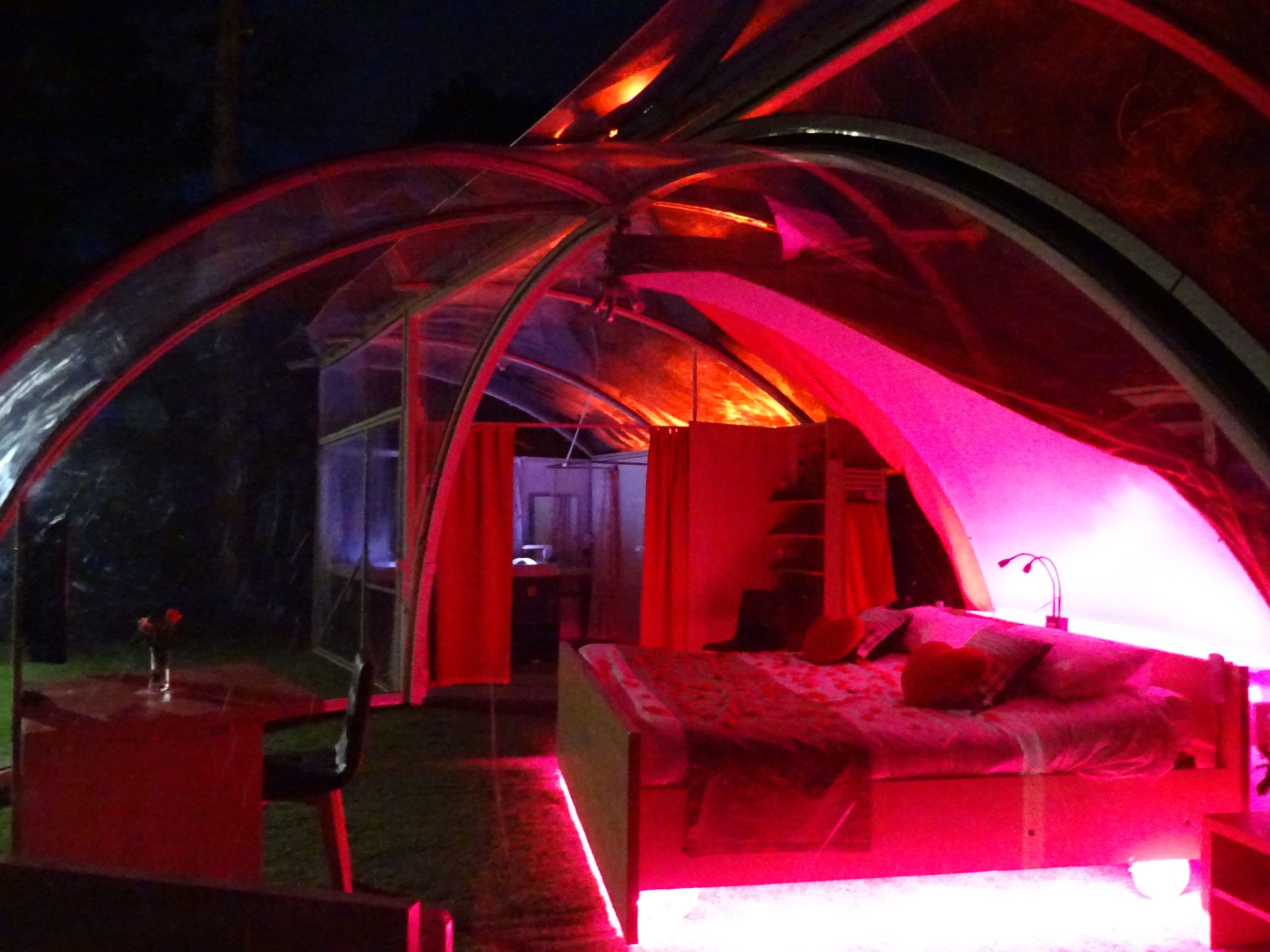 Bulle Spa sous les Pins — Nuit insolite avec spa à Var à Cabasse — salle de bain