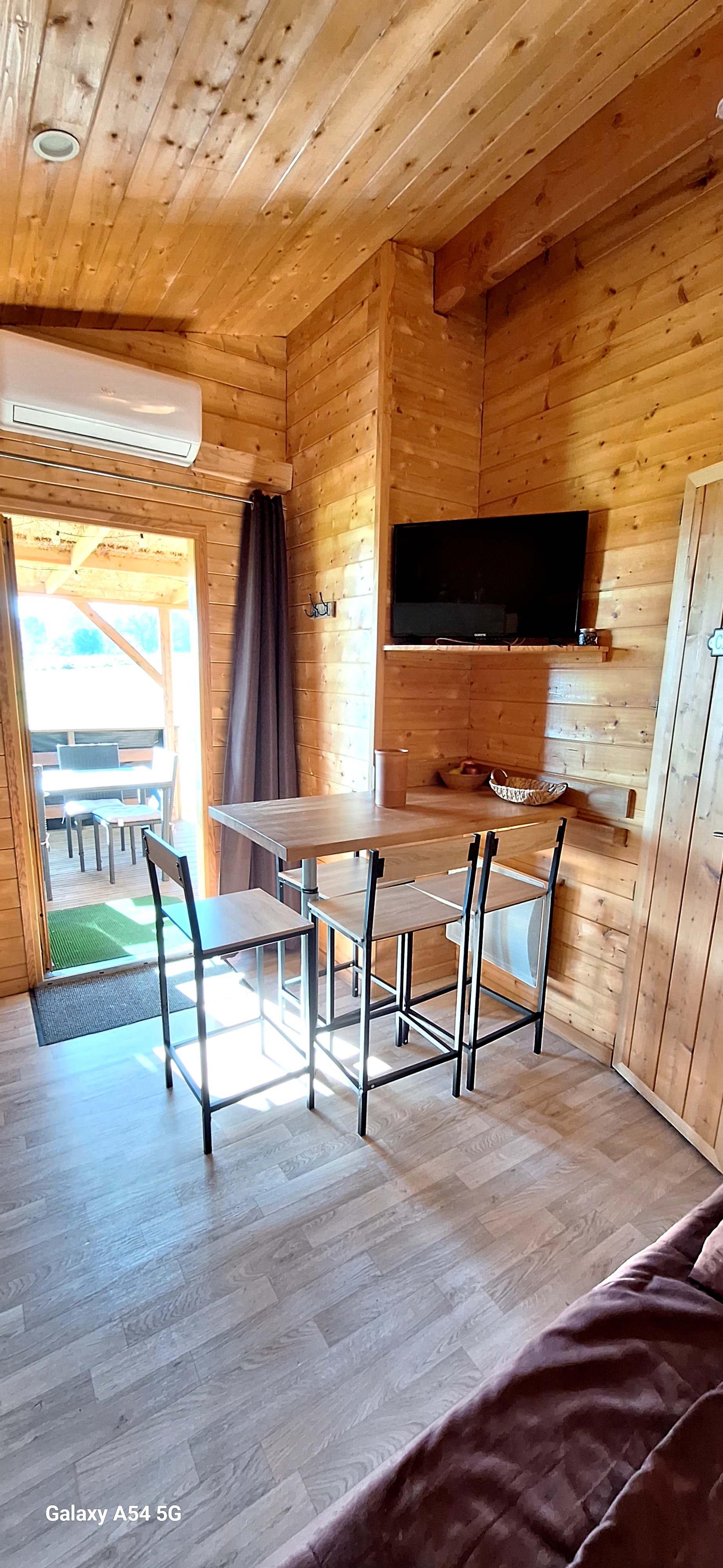 Le Chalet douillet — Chalet avec spa à Saint-Geniès en Dordogne à Saint-Geniès — vue depuis la terrasse