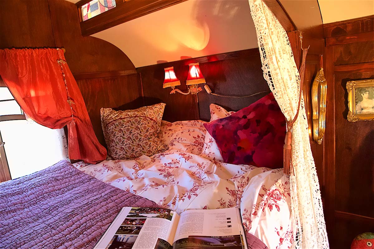 Roulotte Matisse & Spa : une évasion sensorielle en Auvergne à La Chabanne — environnement naturel