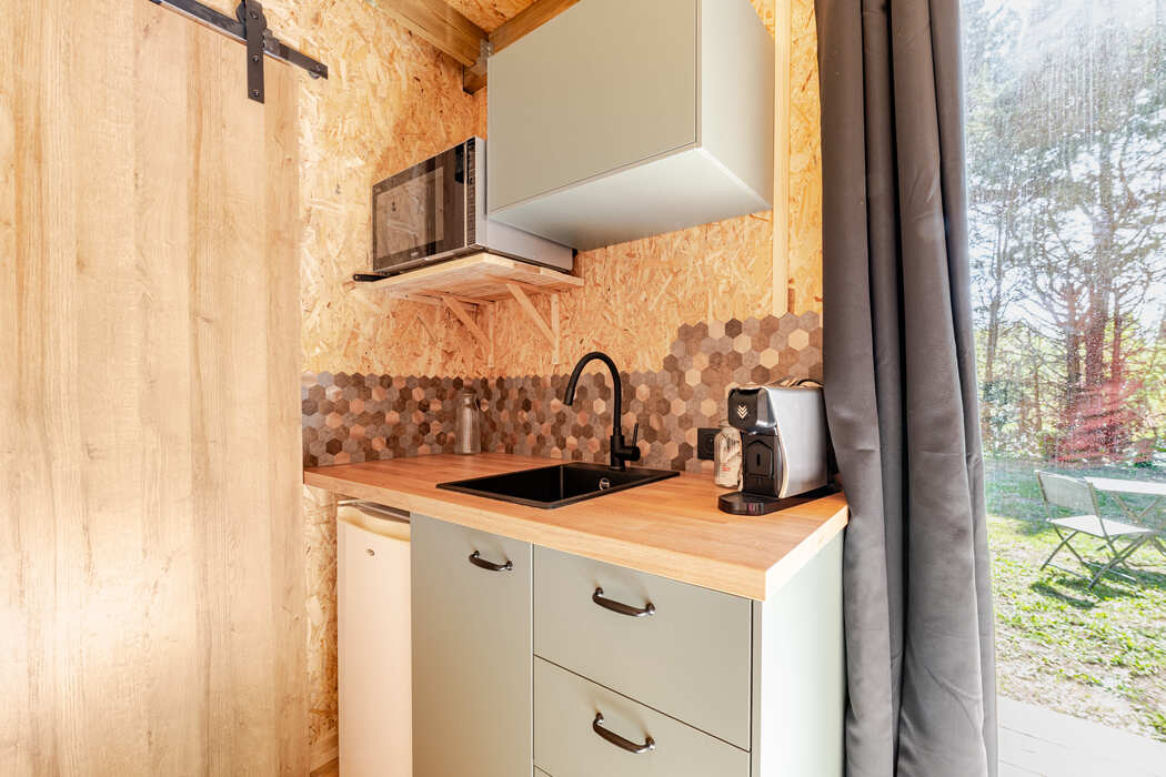 La Ruche — Tiny House avec spa à Vaucluse à Fontaine-de-Vaucluse — environnement naturel