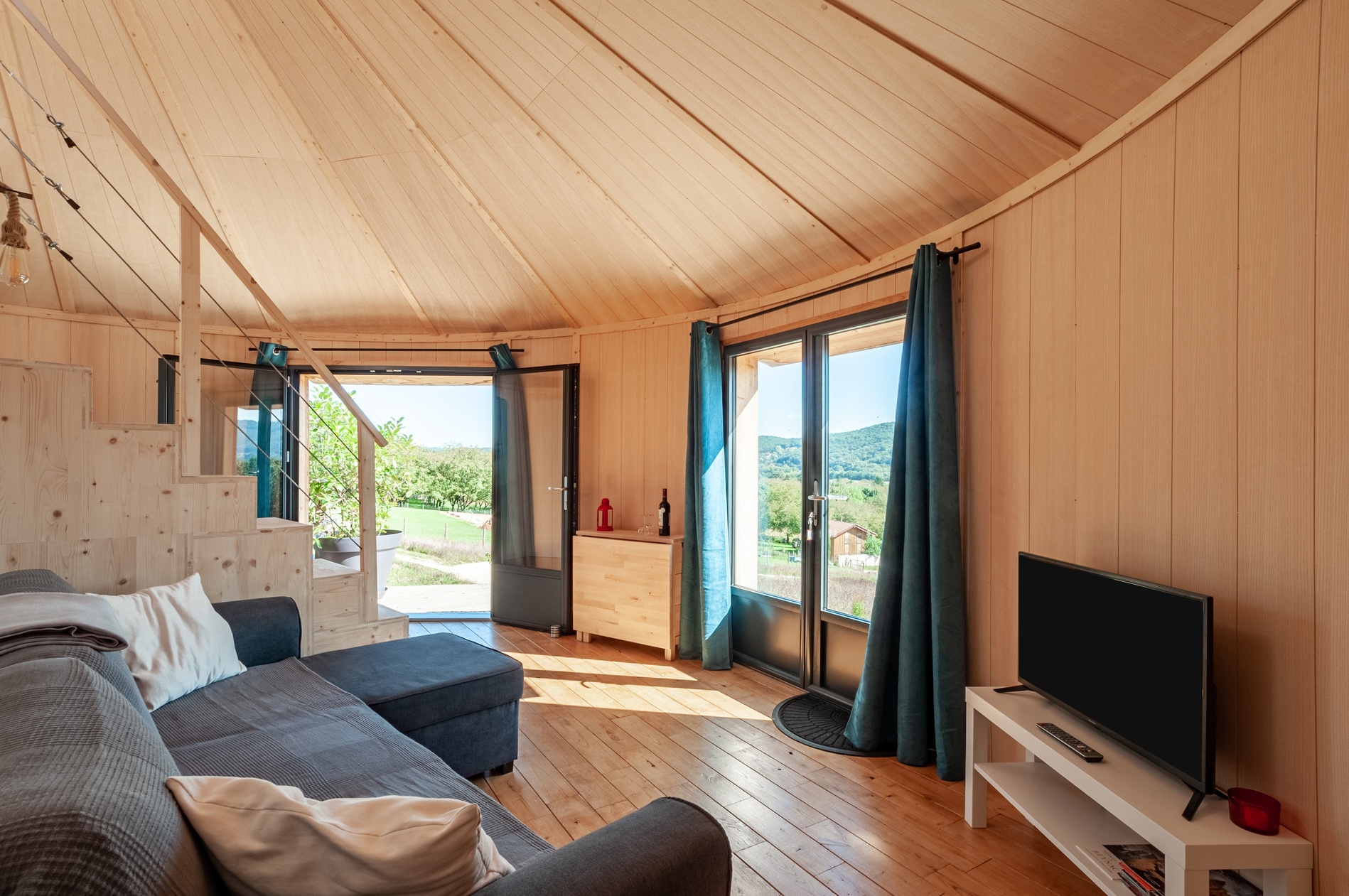 Cabane Spa et vue panoramique — Séjour relaxant en Dordogne à Sarlat-la-Canéda — détail architectural
