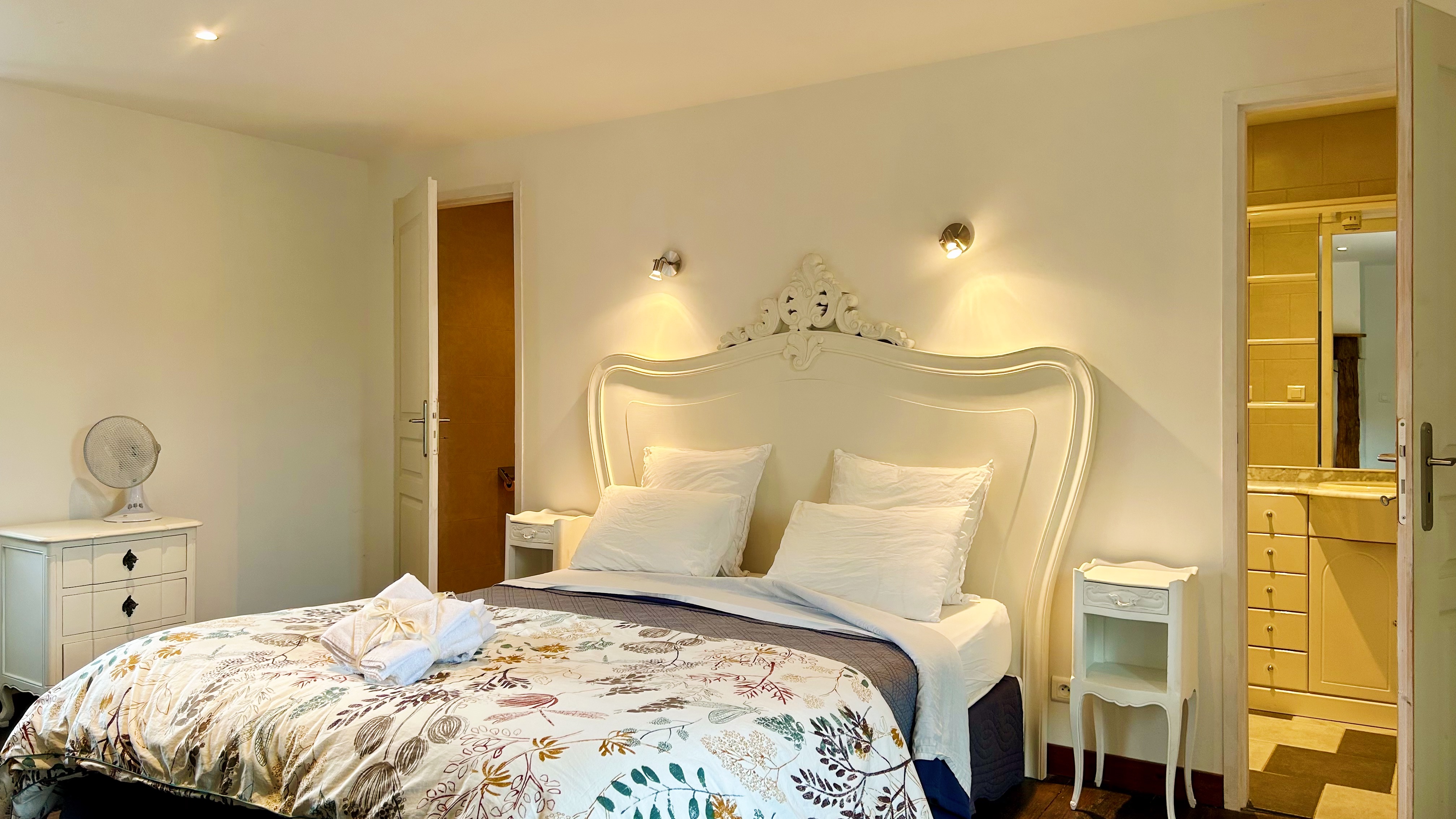 Chambre Iris — Séjour romantique avec spa à La Closerie des Arts en Dordogne à Alles-sur-Dordogne — chambre