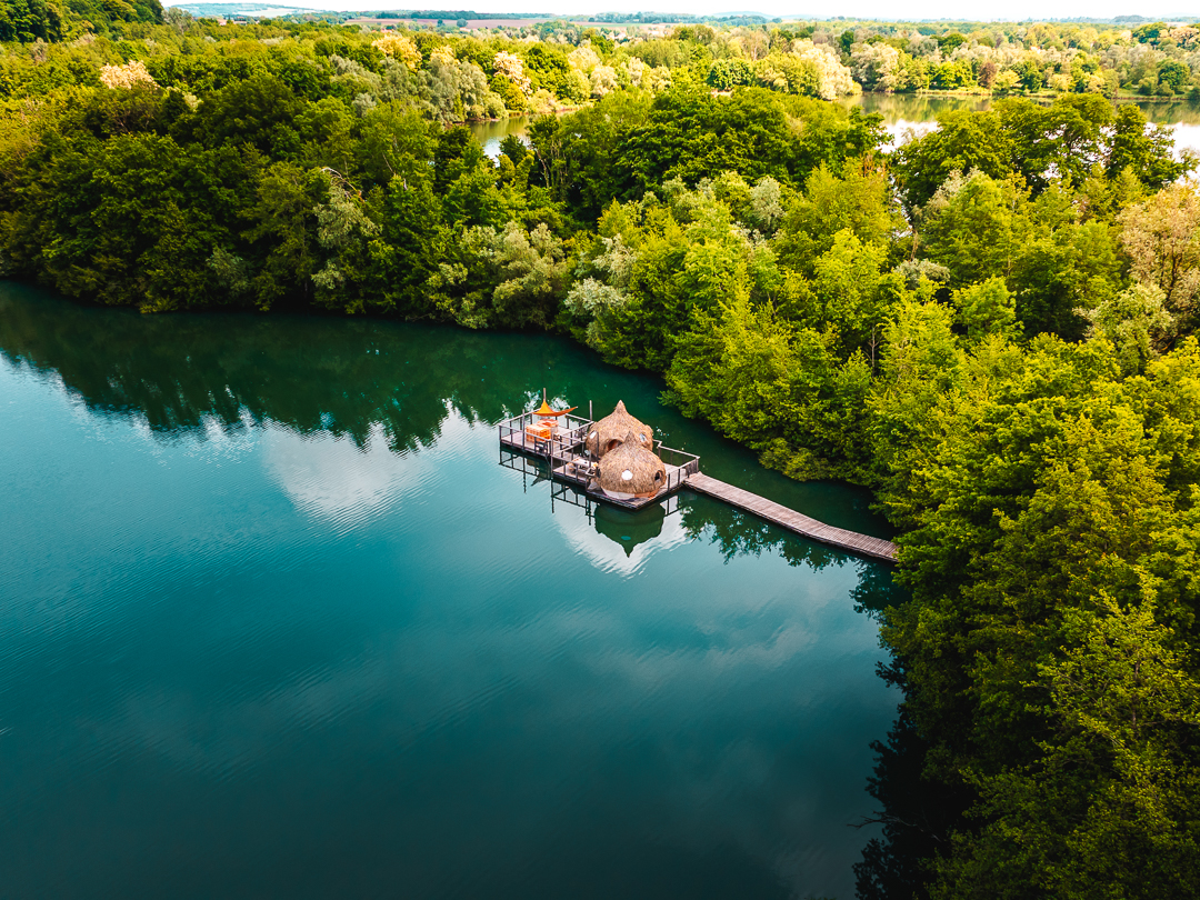 Cabane Spa Robinsons : une évasion sur l'eau en Franche-Comté à Chassey-Lès-Montbozon — vue intérieure