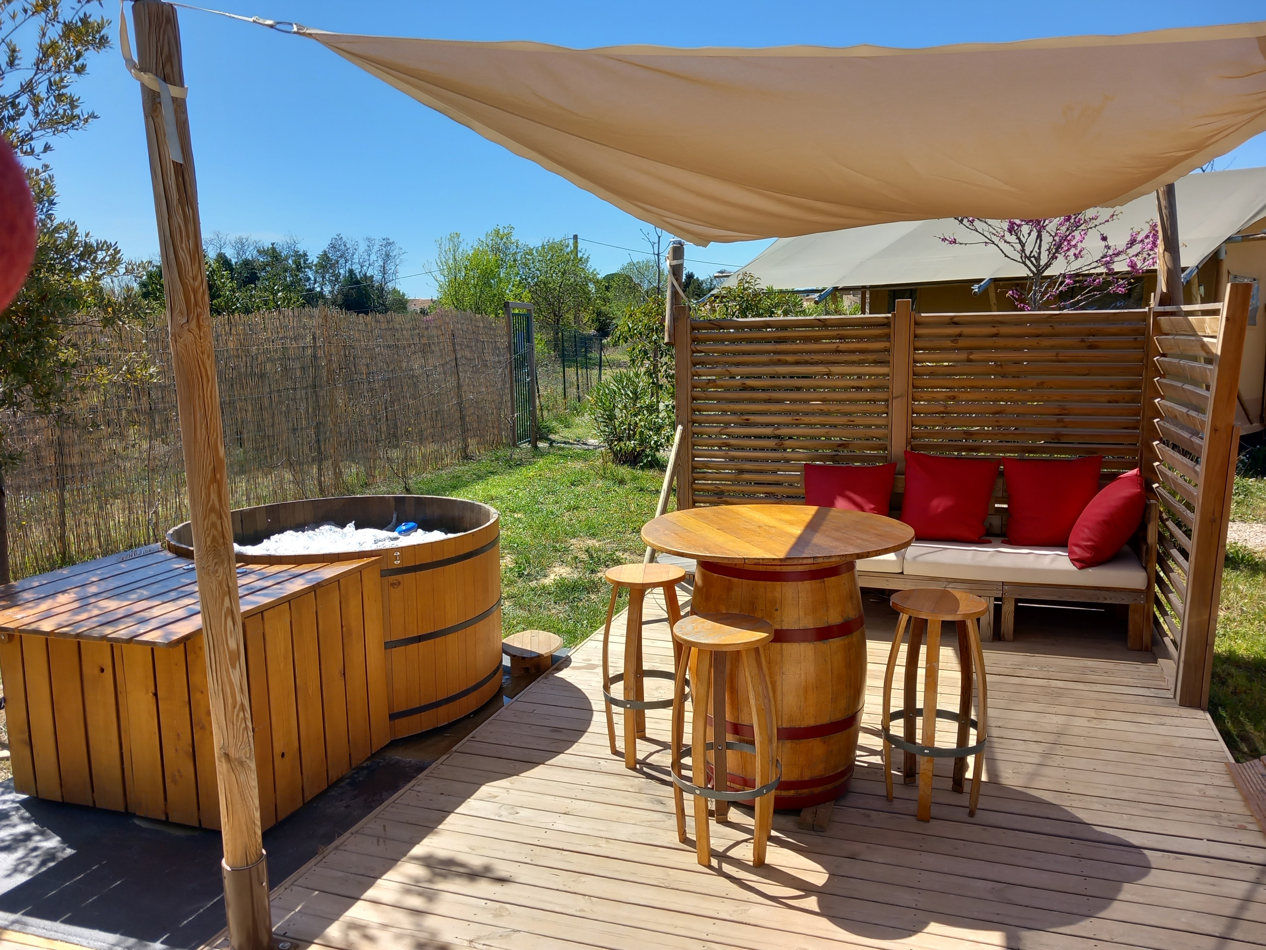 Olifoudre — Dôme avec spa à Aude à Gaja-et-Villedieu — détail architectural