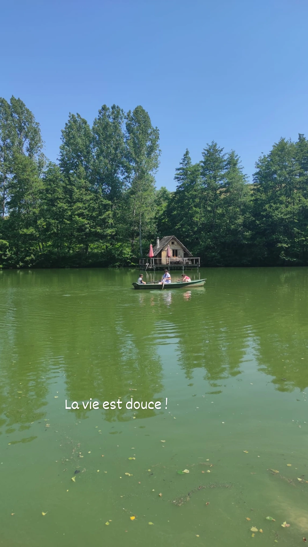 Cabane du Bout du Monde : une évasion sur l'eau en Bourgogne à Saint-Didier-Sur-Arroux — cuisine