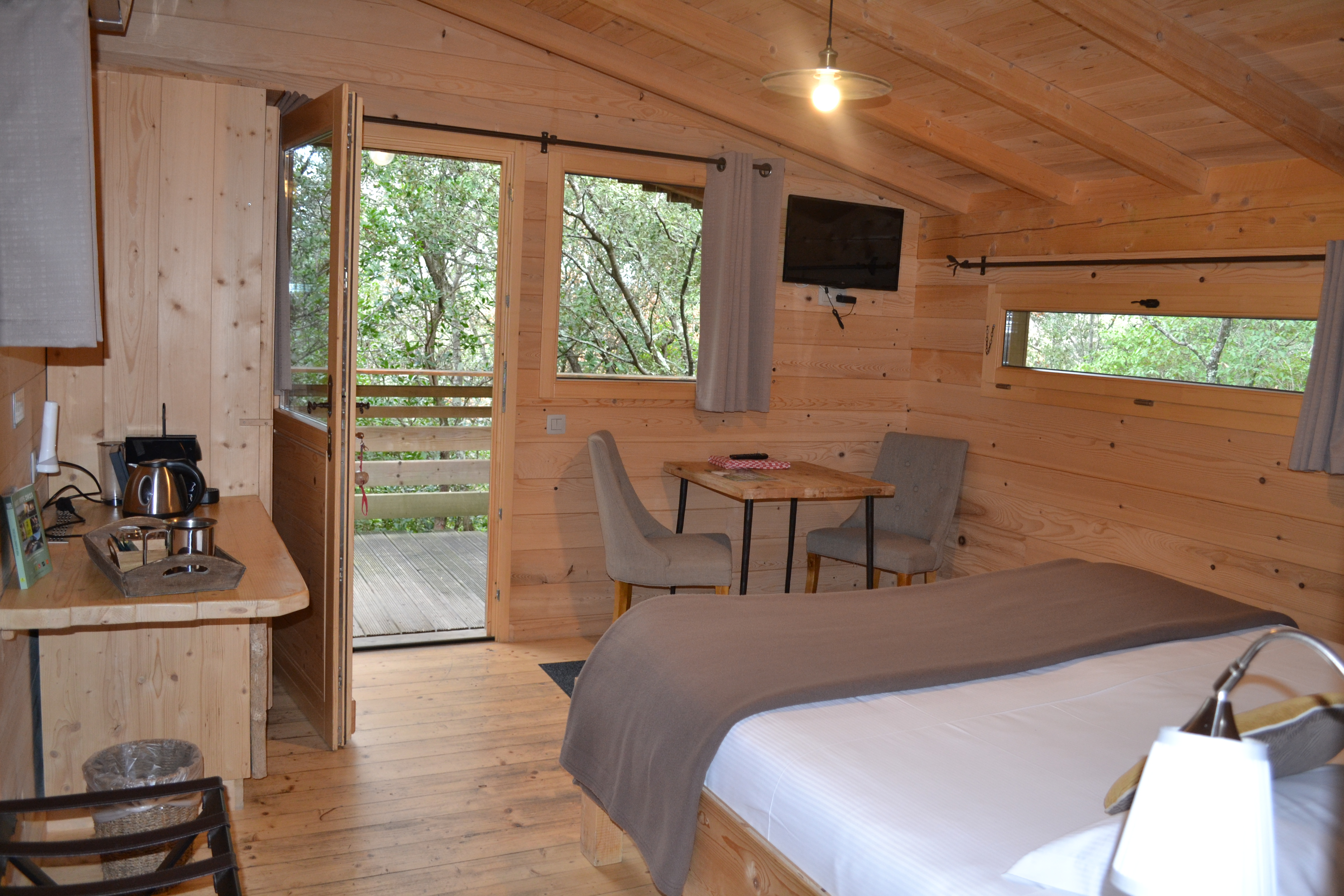 Cabane Cagna : une échappée sur pilotis en pleine nature à Villalier — vue depuis la terrasse