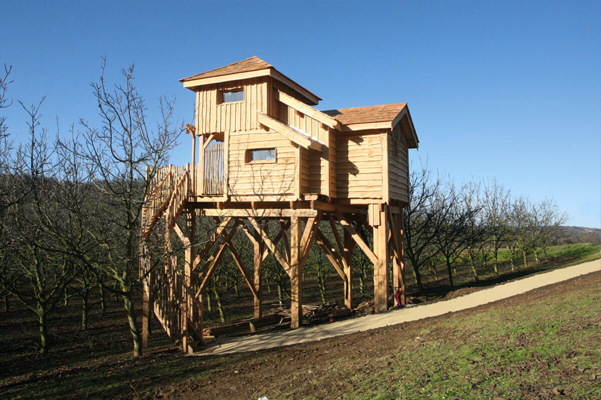 Le Nid du Pinson — Cabane dans les arbres avec spa à Vercornoix