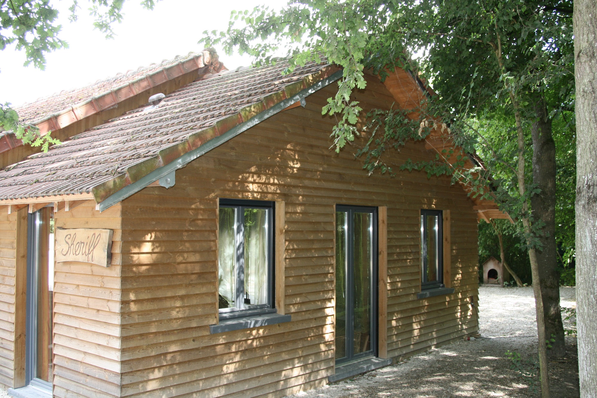 Cottage supérieur n°2 : un chalet enchanteur en Champagne-Ardenne à Barberey St Sulpice — chambre