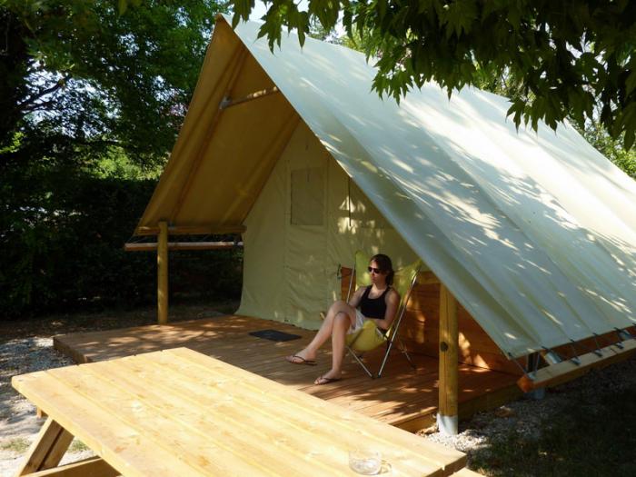 Tente LODGE 1/4 pers. — Confort en pleine nature à Vaucluse à Isle Sur La Sorgue — chambre